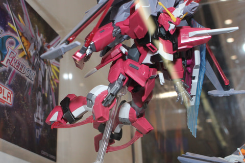 特別企画】【ガンダムベース撮り下ろし】ズゴックの中から現れた「HG 1