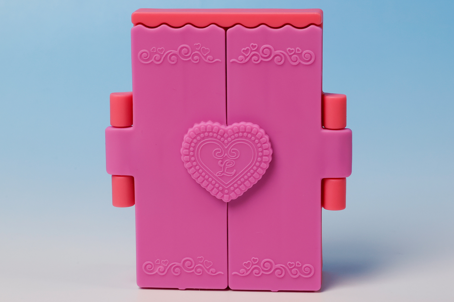 こちらが背景スタンド。ハートマークが可愛い