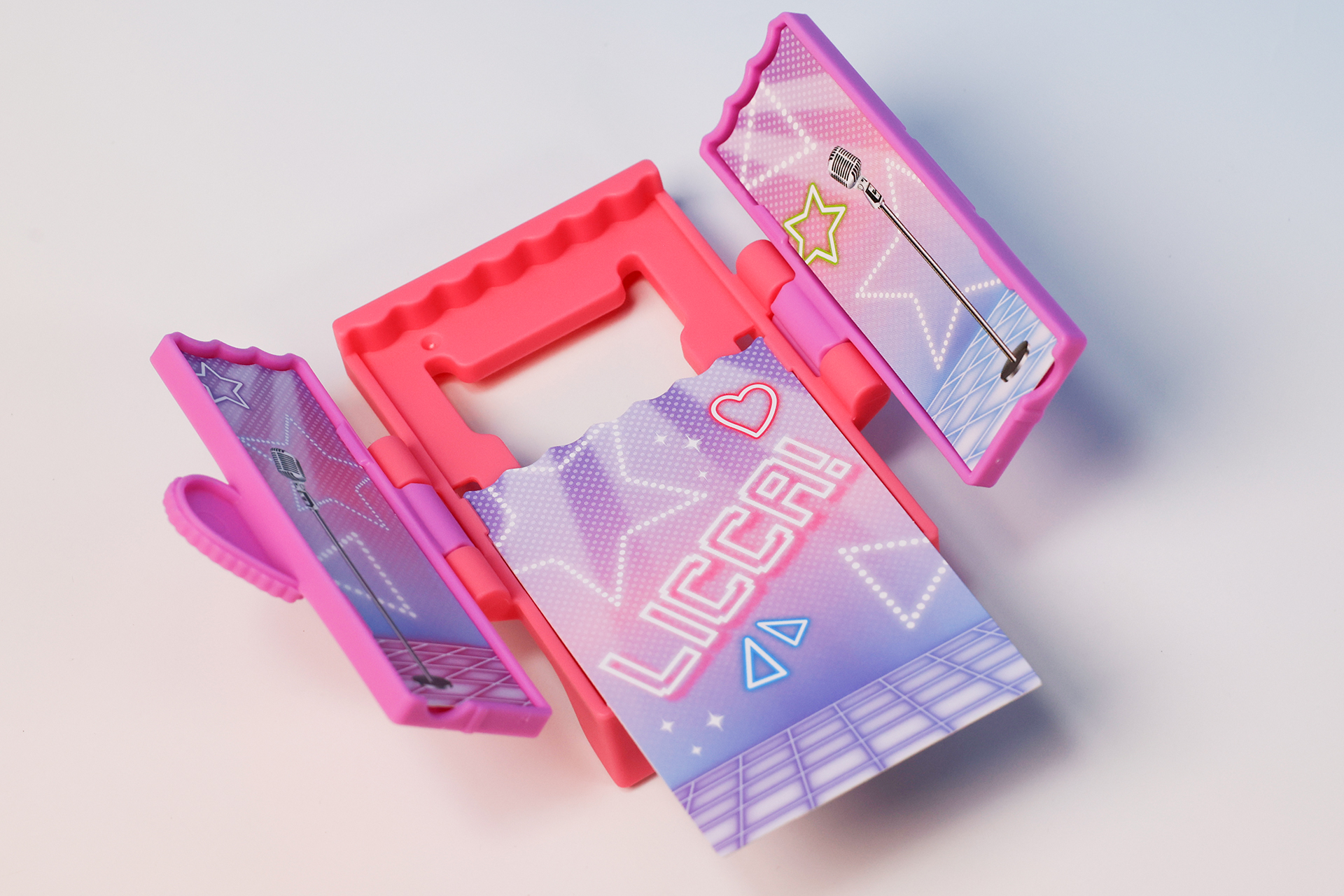 背景スタンドの中央のみ、取り外して裏表を入れ替えることができる