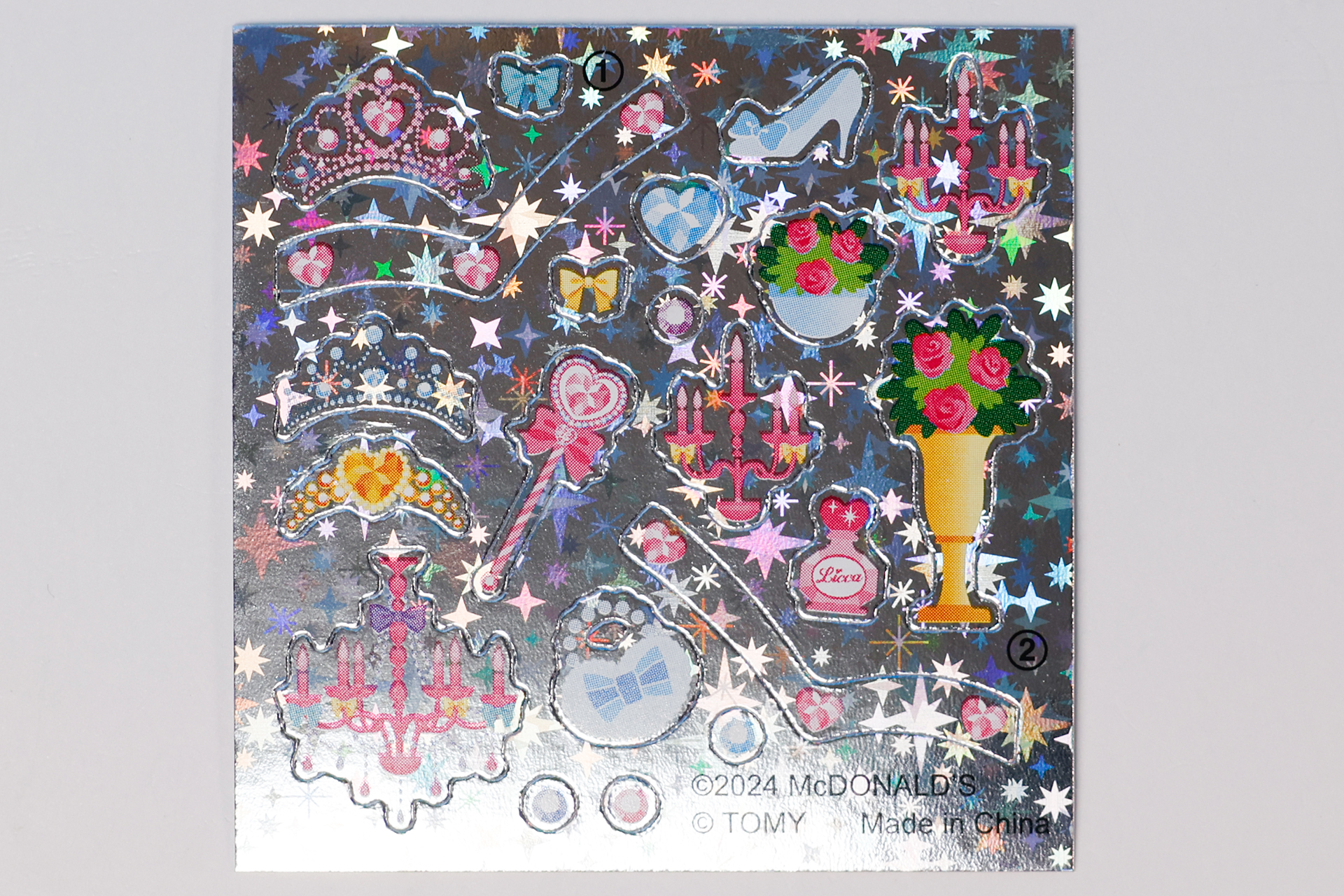 付属のデコレーションシールもお城などの装飾をモチーフにしたものが多い