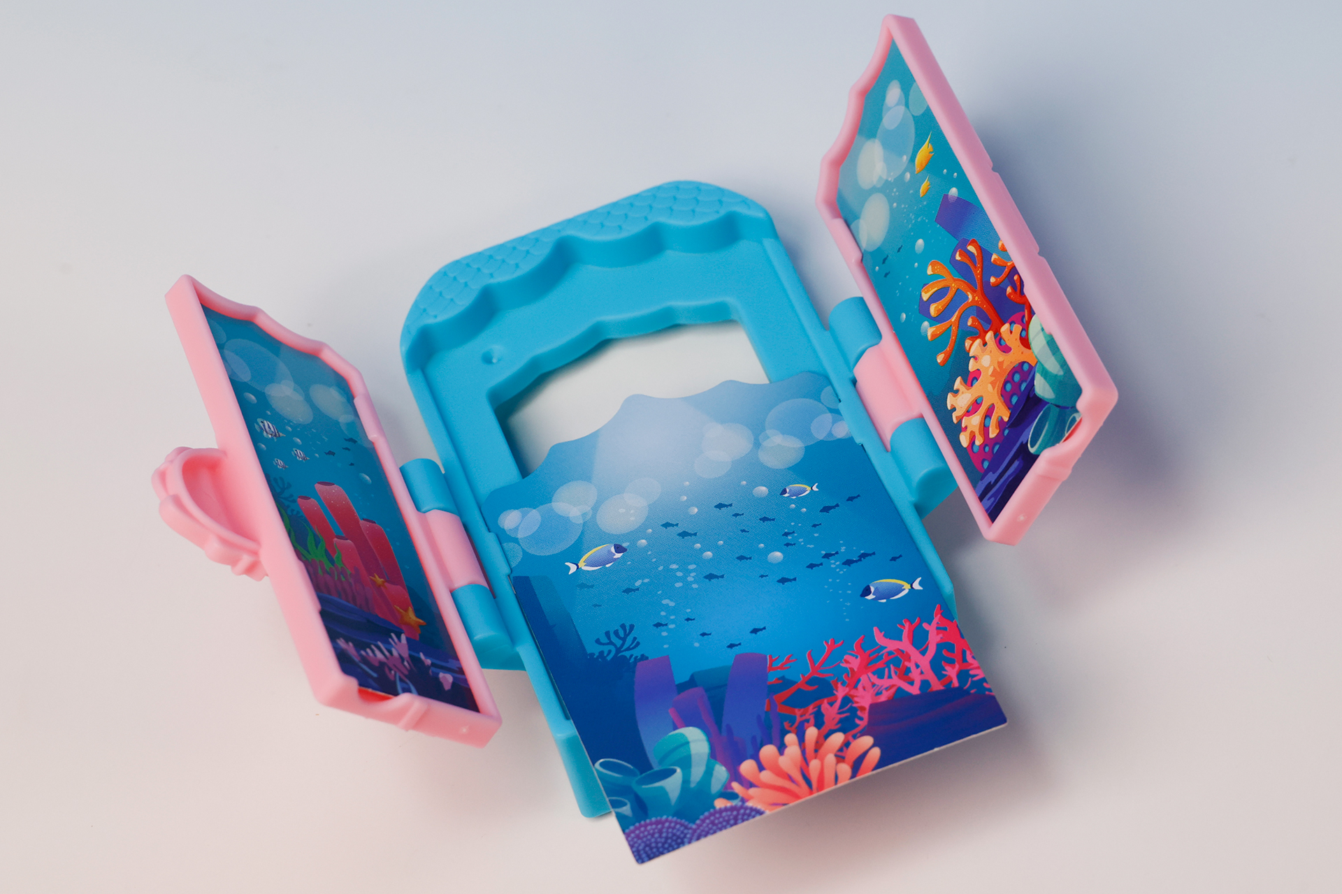 中央の背景は裏と表で入れ替えることができる