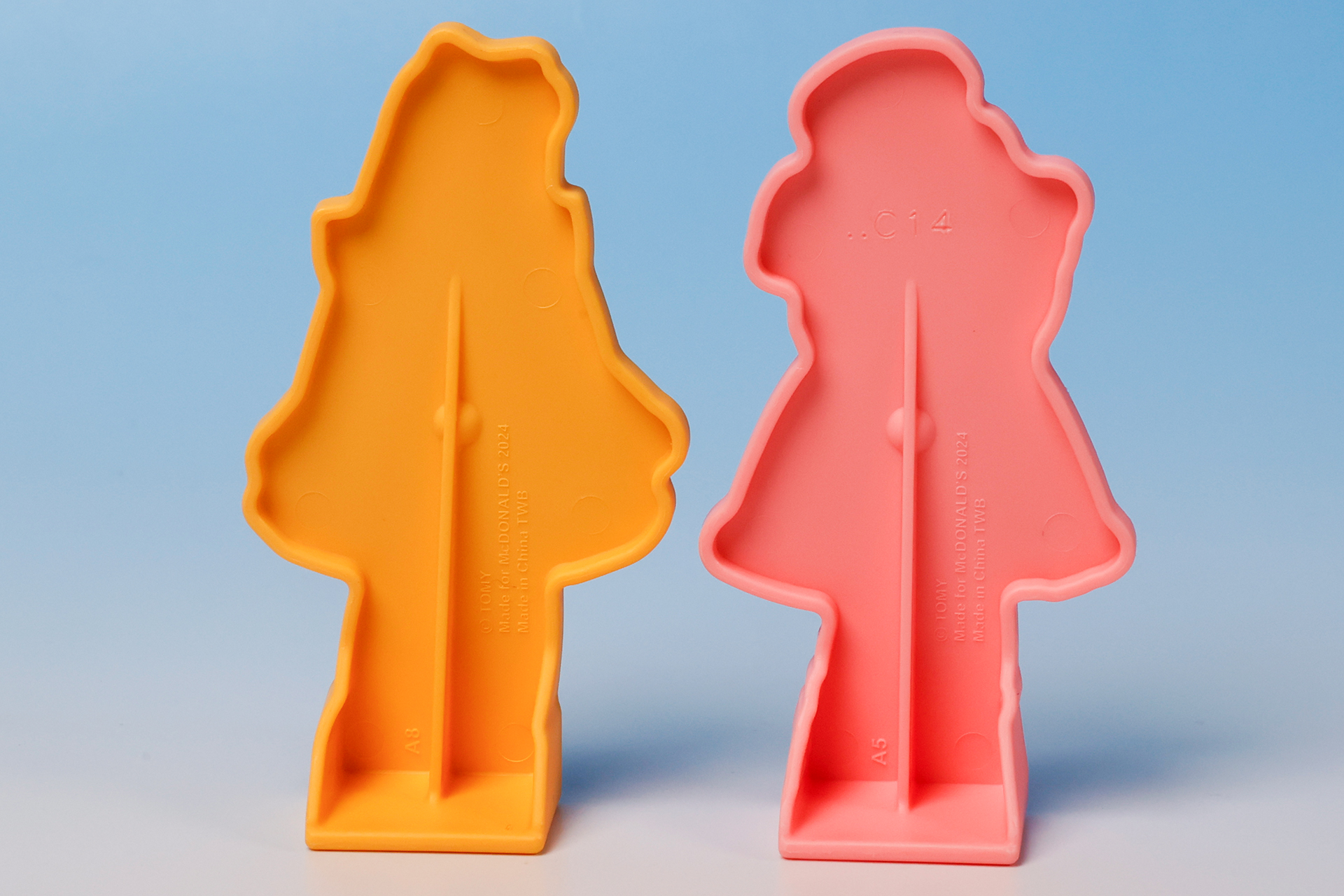 リカちゃんとひまりちゃんの背面側はこんな感じだ