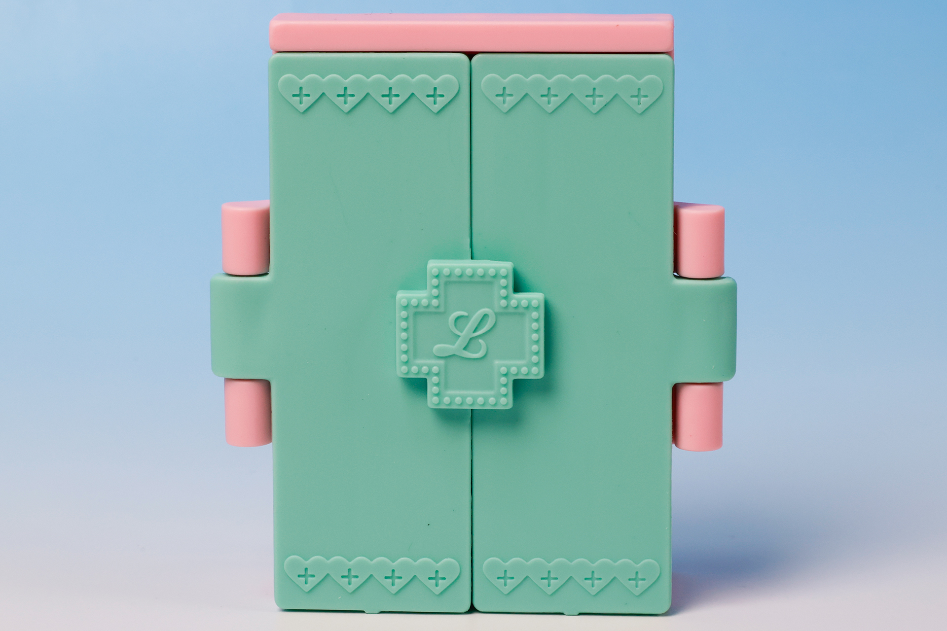 背景スタンドはグリーンとピンクのファンシーなカラーになっている