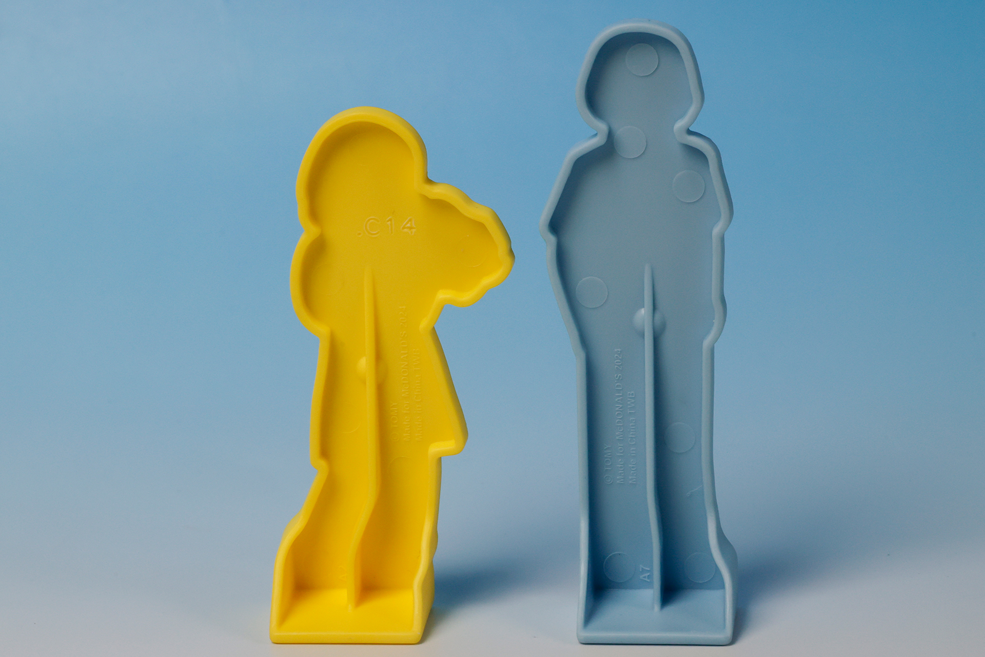 背面側はスッキリしている