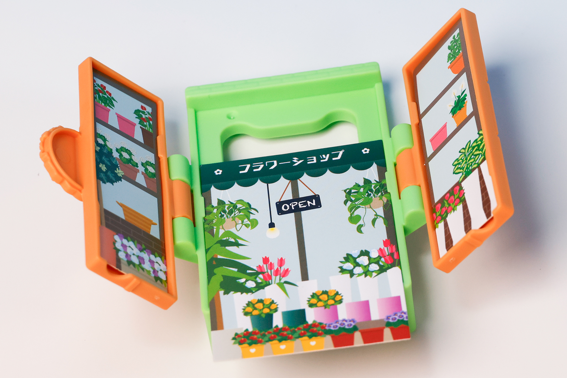 中央のカードは裏表で入れ替え可能だ