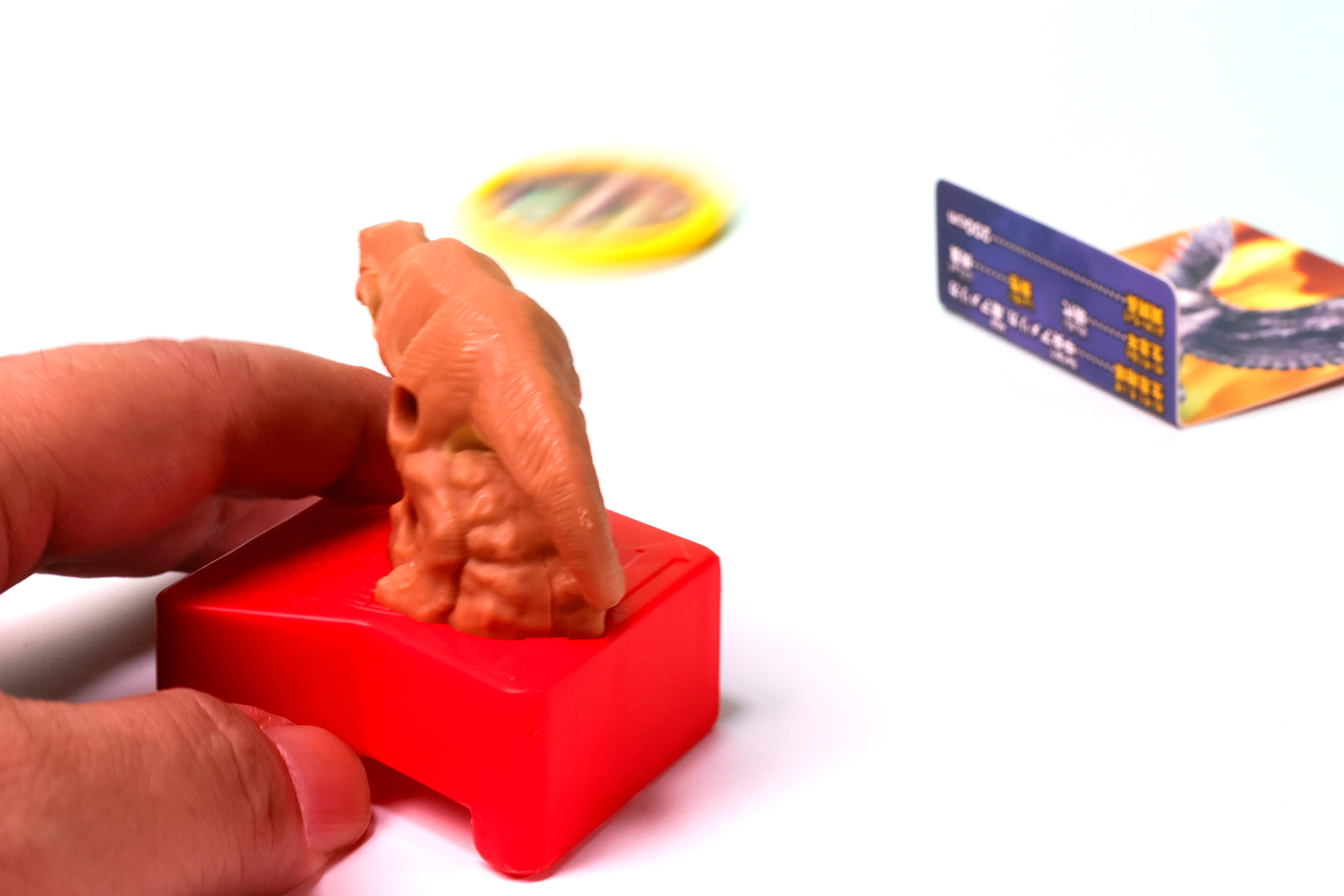 勢いよく飛び出したディスクが見事命中！