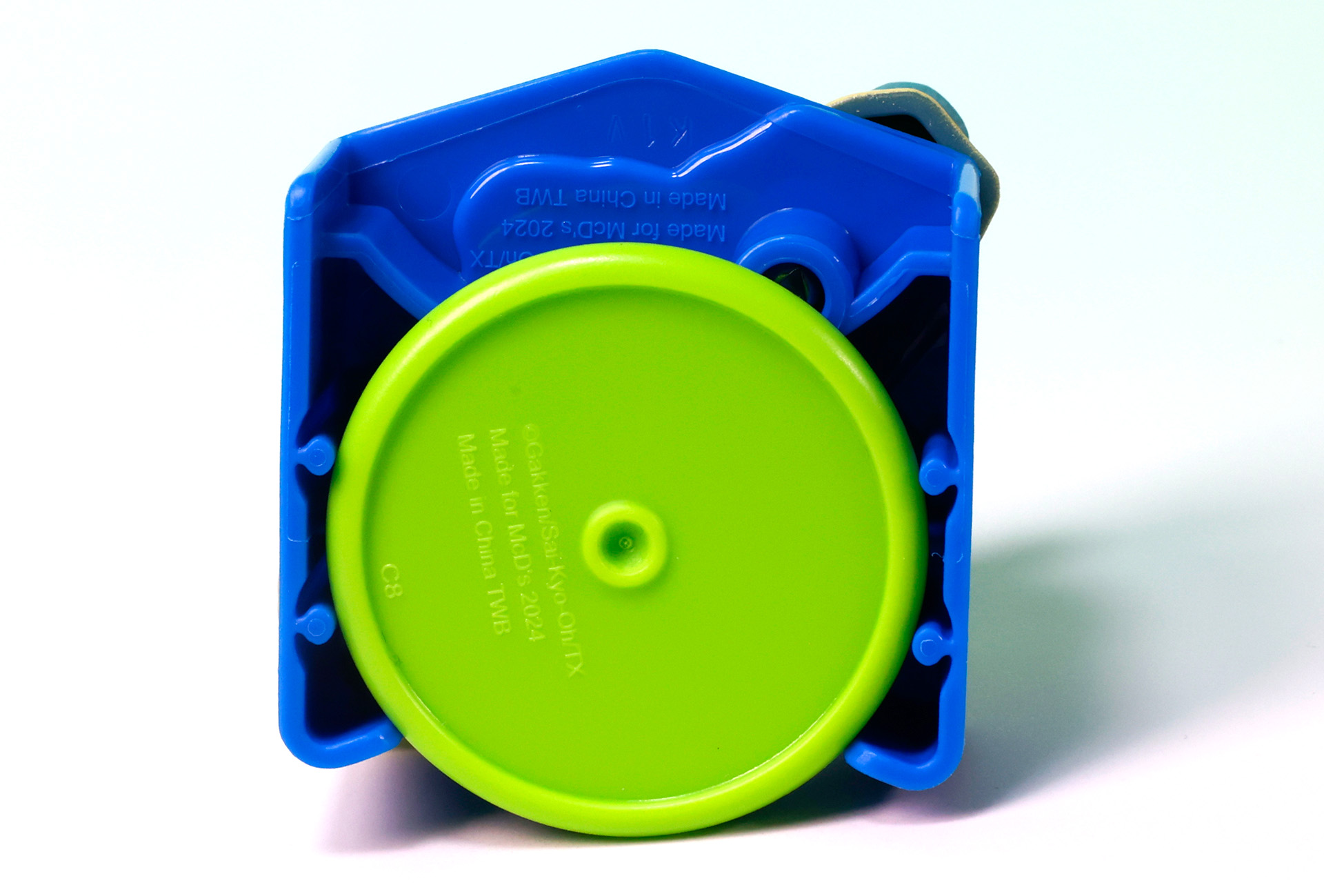 フィギュア部分の底部にディスクをセット