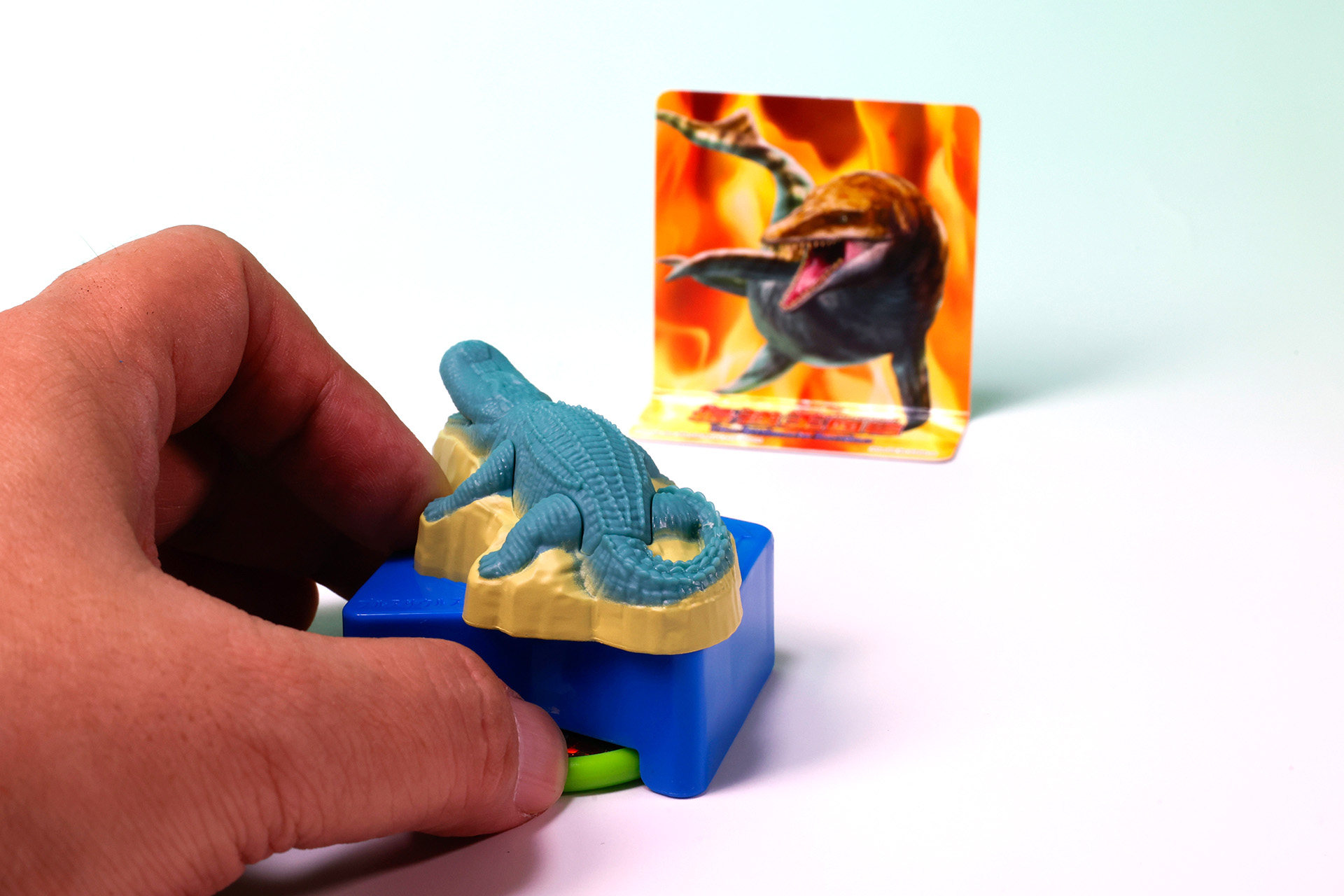 慣れないとうまくディスクが飛び出ないが、徐々にコツがわかってくる