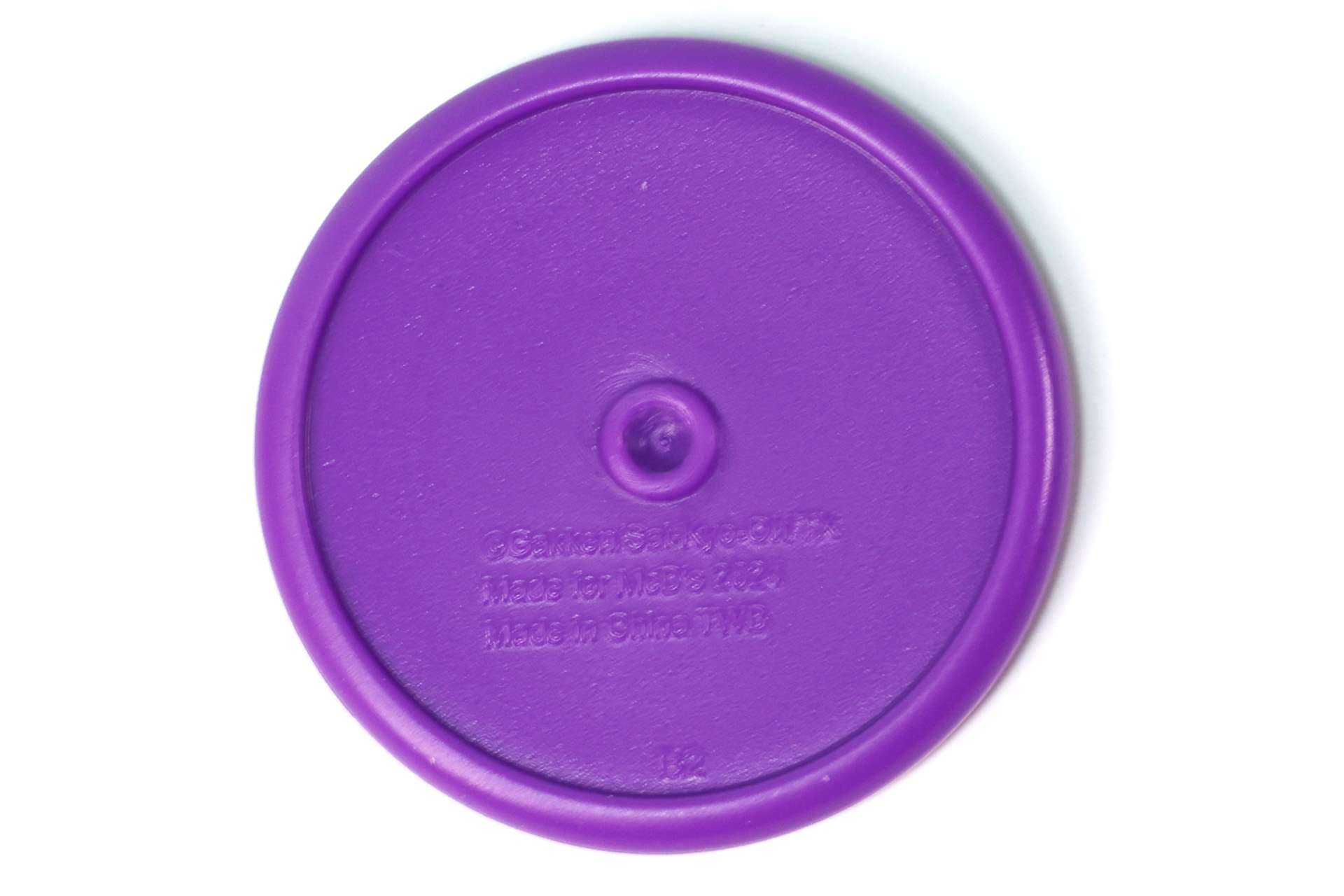 こちらはディスクの裏面。ベースのカラーは紫だ