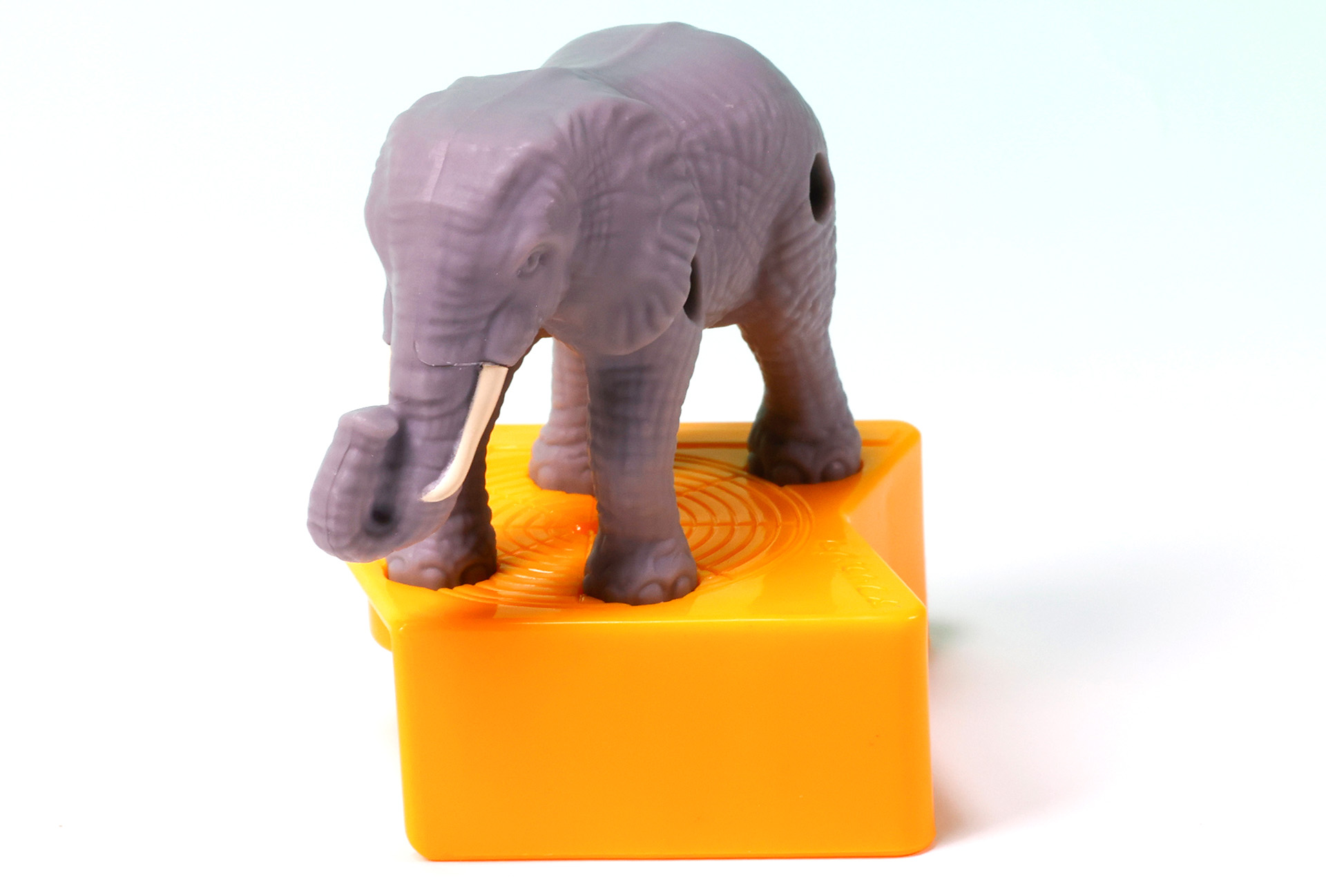 こんな巨体に踏みつけられたらひとたまりもない！