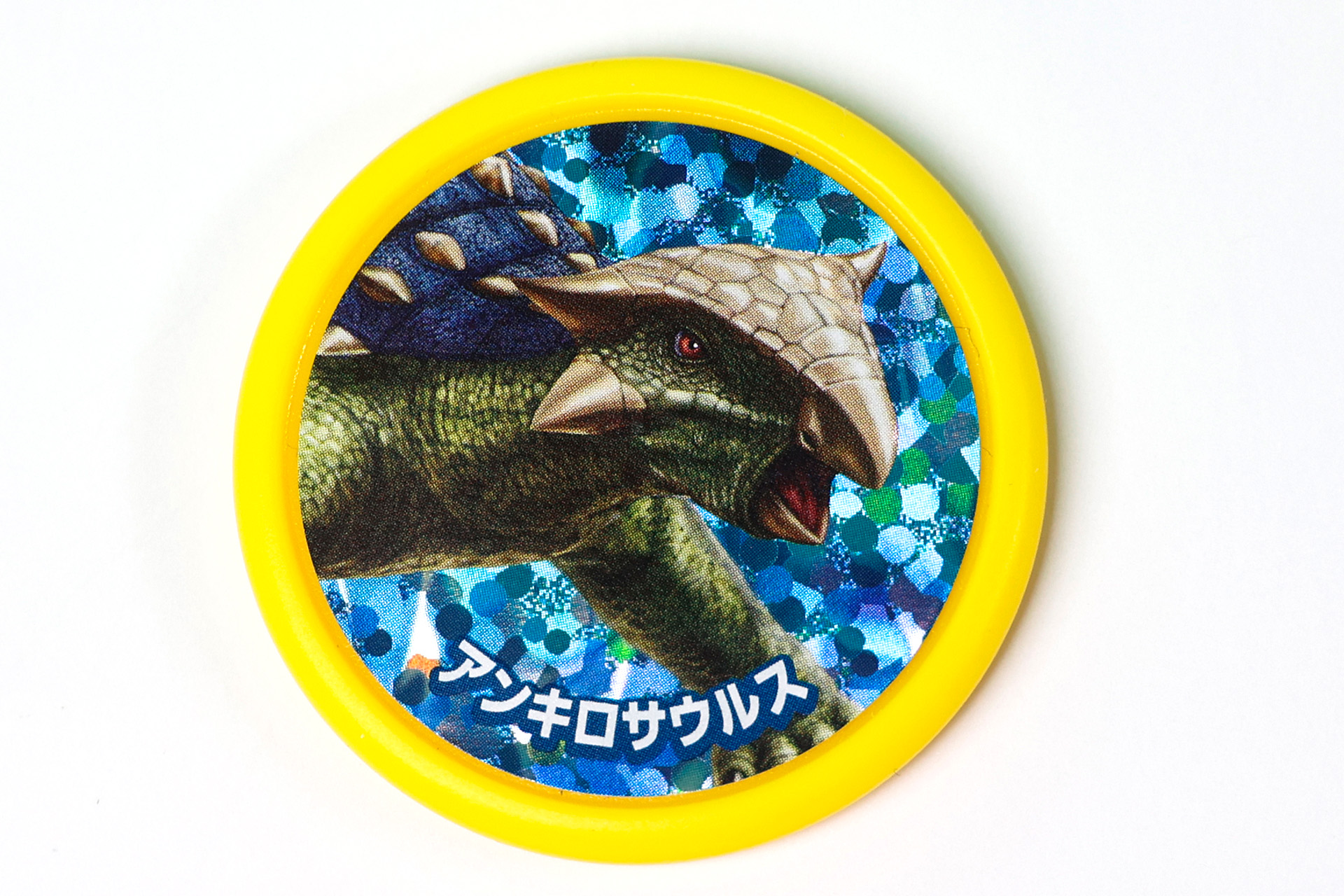 まるで怪獣のような面構えだ