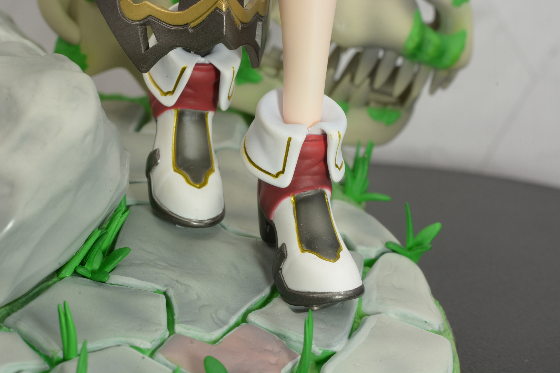 現代風な意匠も感じさせる靴