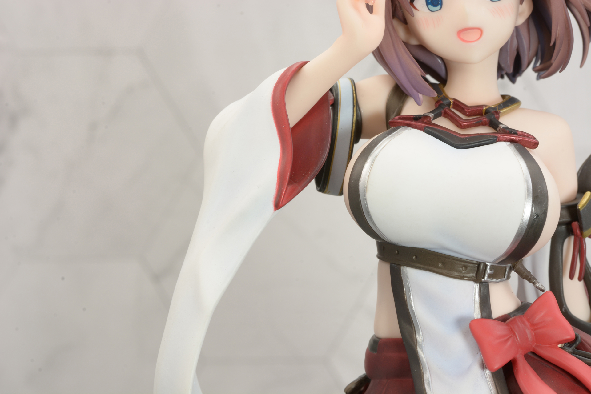 一夜ちゃんの服のポイントである袖。このパーツとカラーリングで巫女服のようにも見える。柔らかな感じを樹脂でしっかり再現している造型も素晴らしい