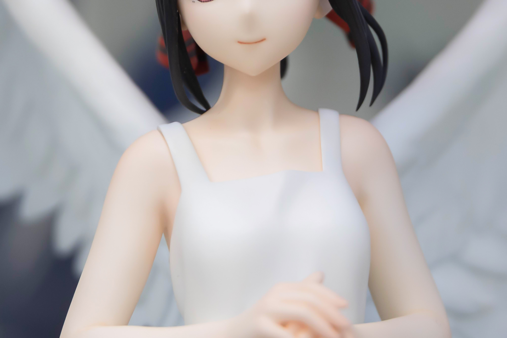 白い素肌に白いワンピース。これぞまさに王道！