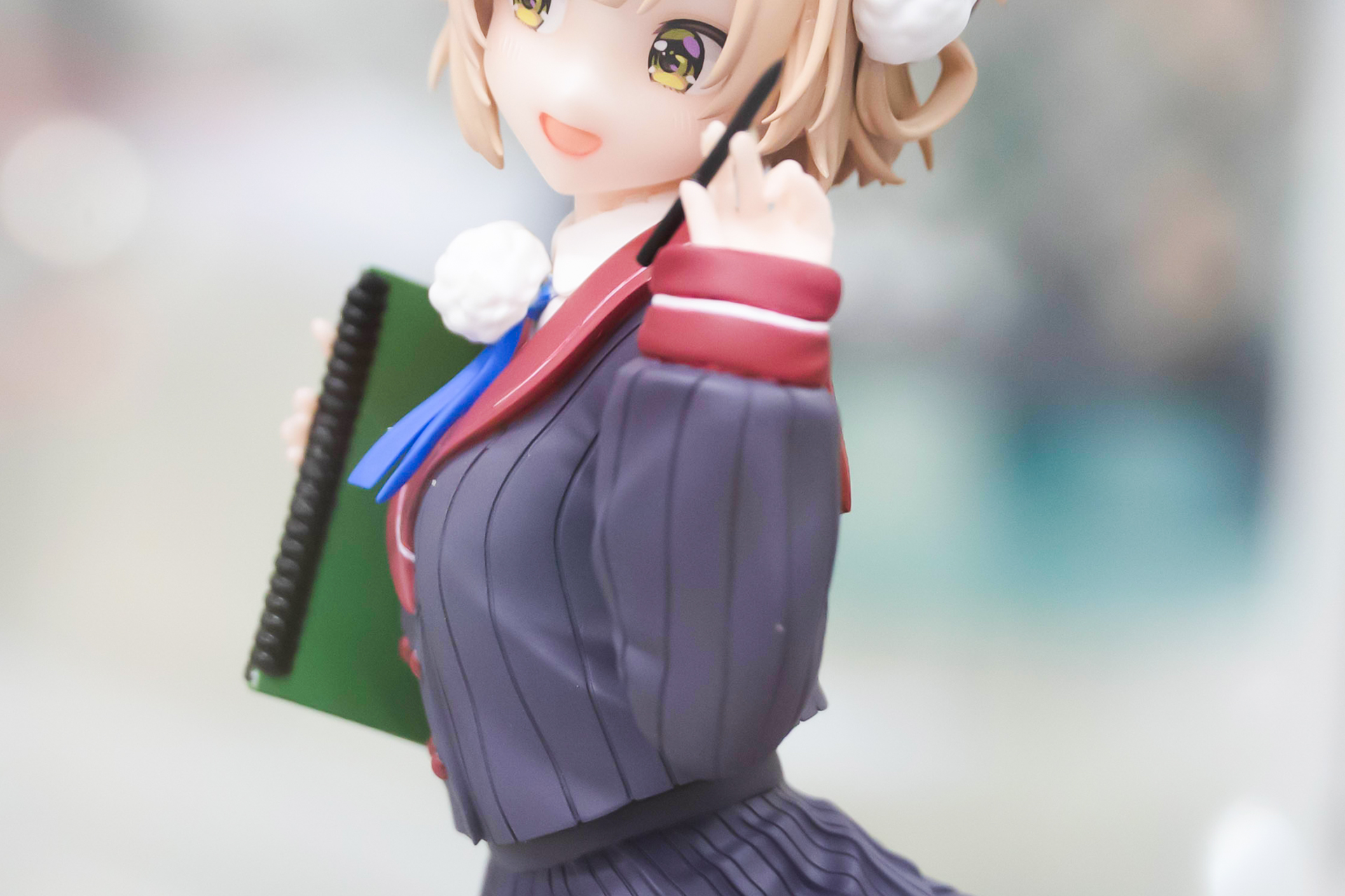 横から見ると、胸や腰のあたりのかけての体のラインが良く出ている