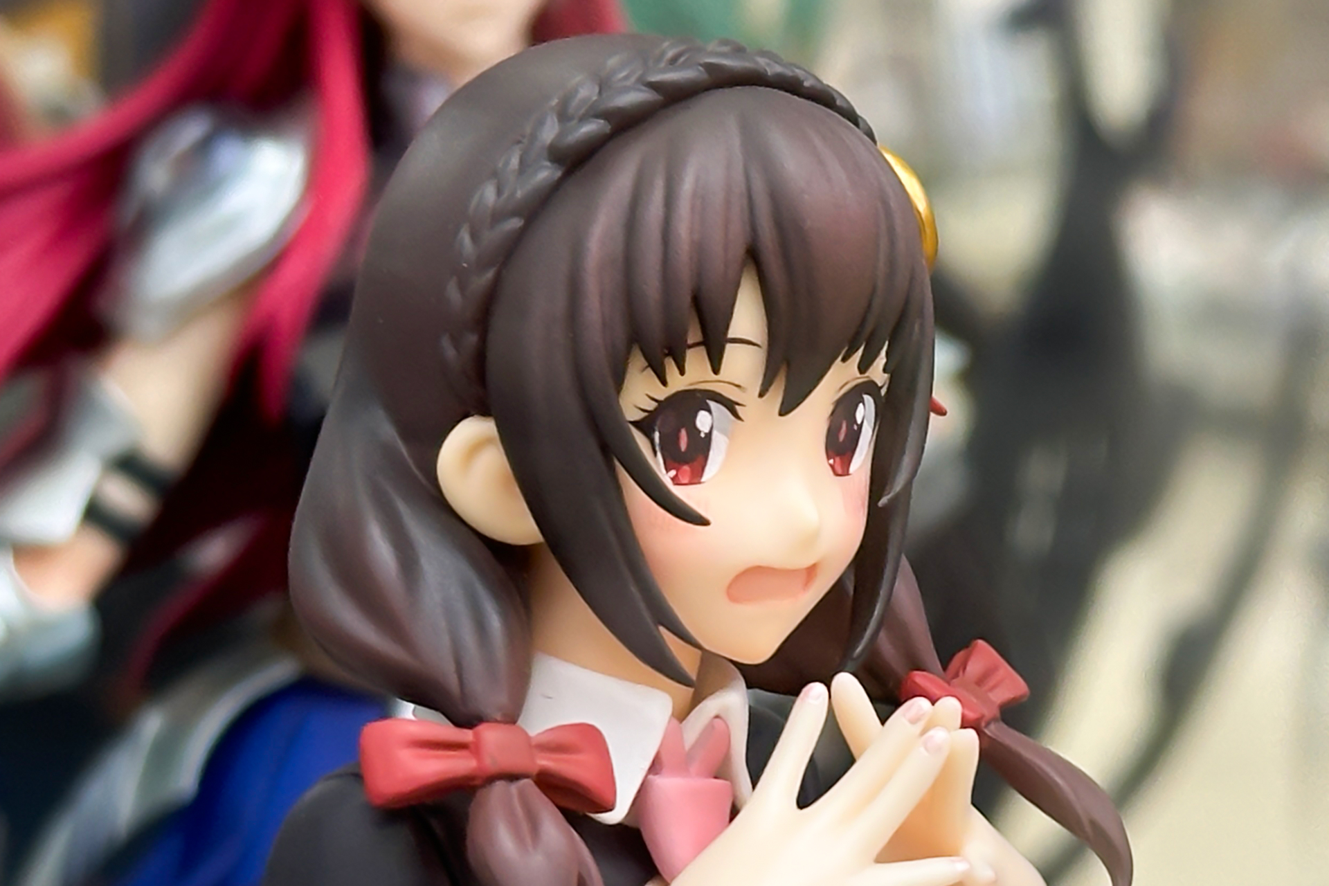 若干頬が赤らんでいるところもかわいらしく見える