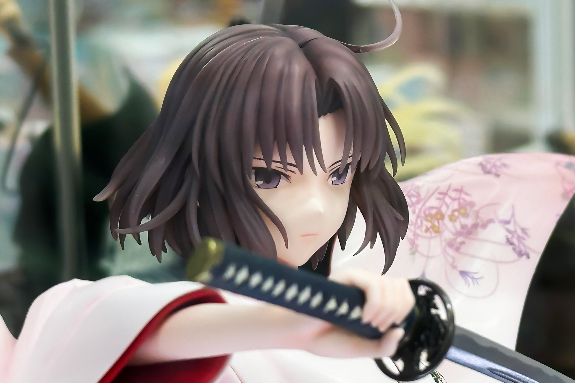 この何かをにらみつける鋭い眼光が素晴らしい