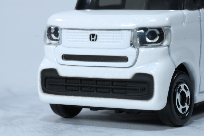 ヘッドライトやフロントグリルと愛嬌のあるデザイン