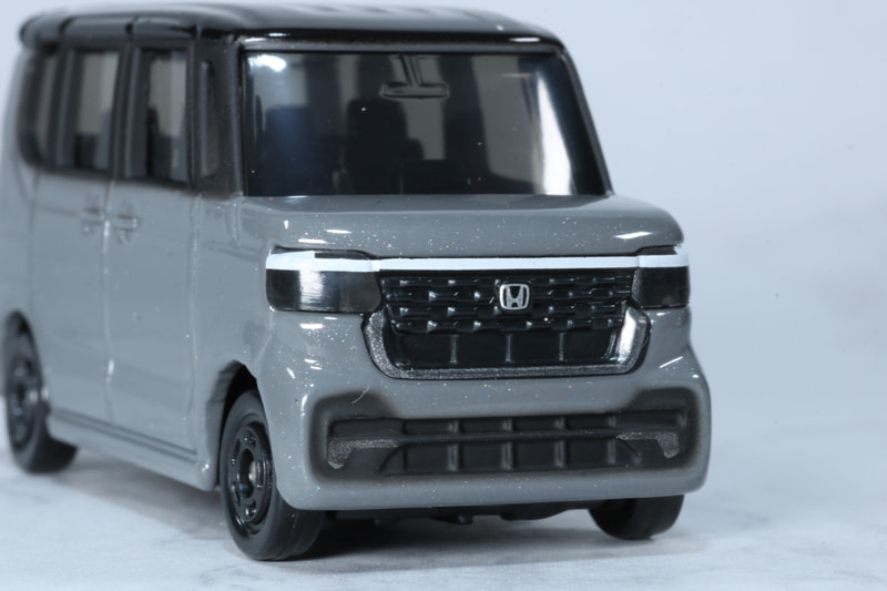 フロントデザインは力強く上品なカッコよさ