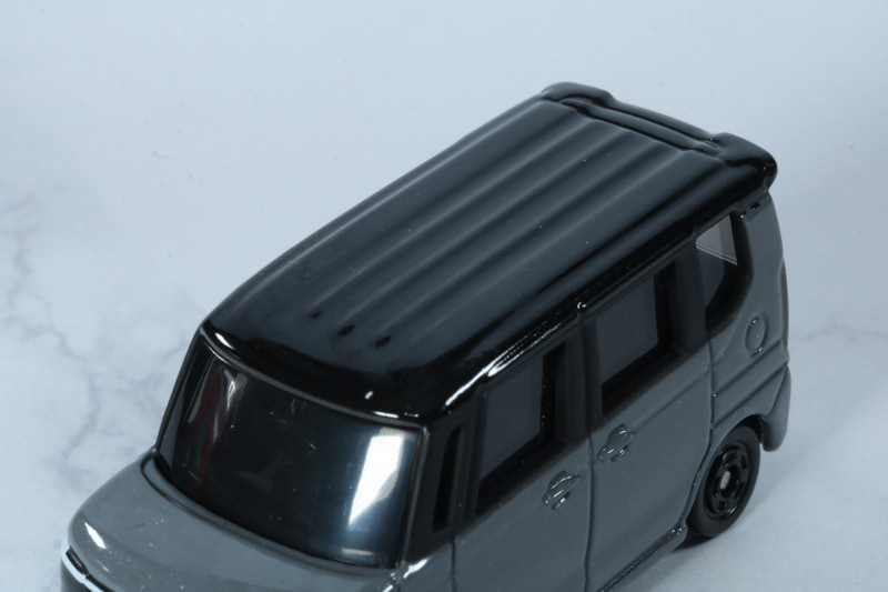 ルーフはブラック