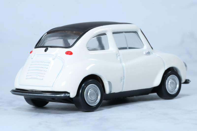 正面。丸いヘッドライト