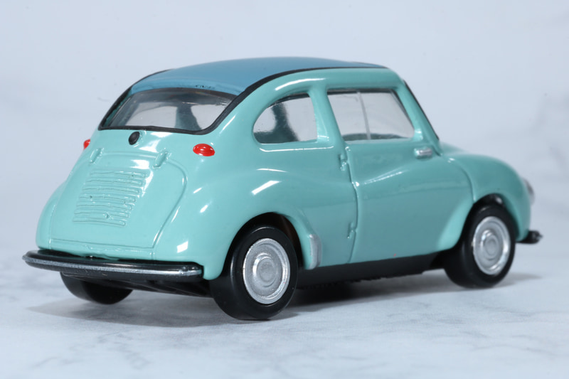 正面。「SUBARU」の文字も細かく印字されている