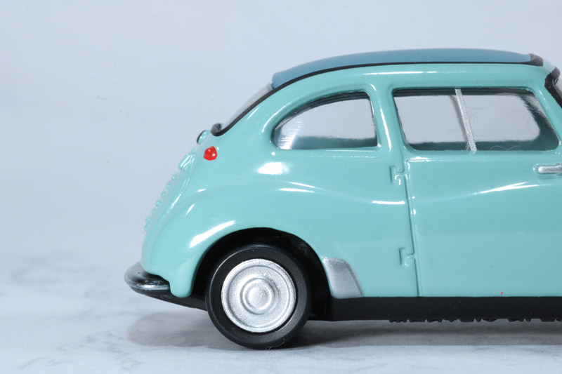 後部は緩やかなカーブを描き、かわいらしい印象