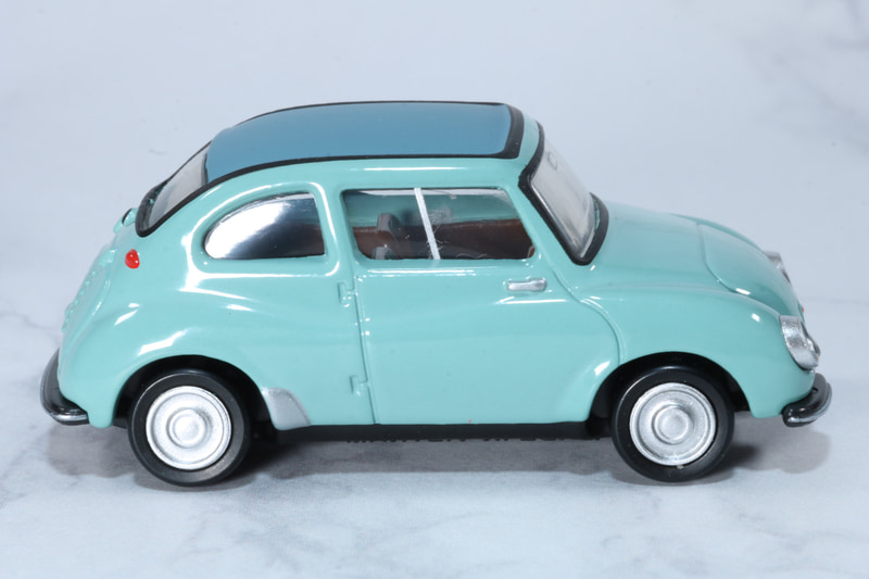 正面。「SUBARU」の文字も細かく印字されている