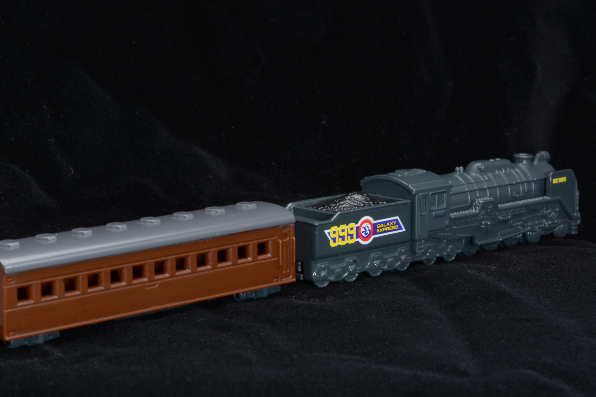 黒いベロアは宇宙空間のようなイメージも