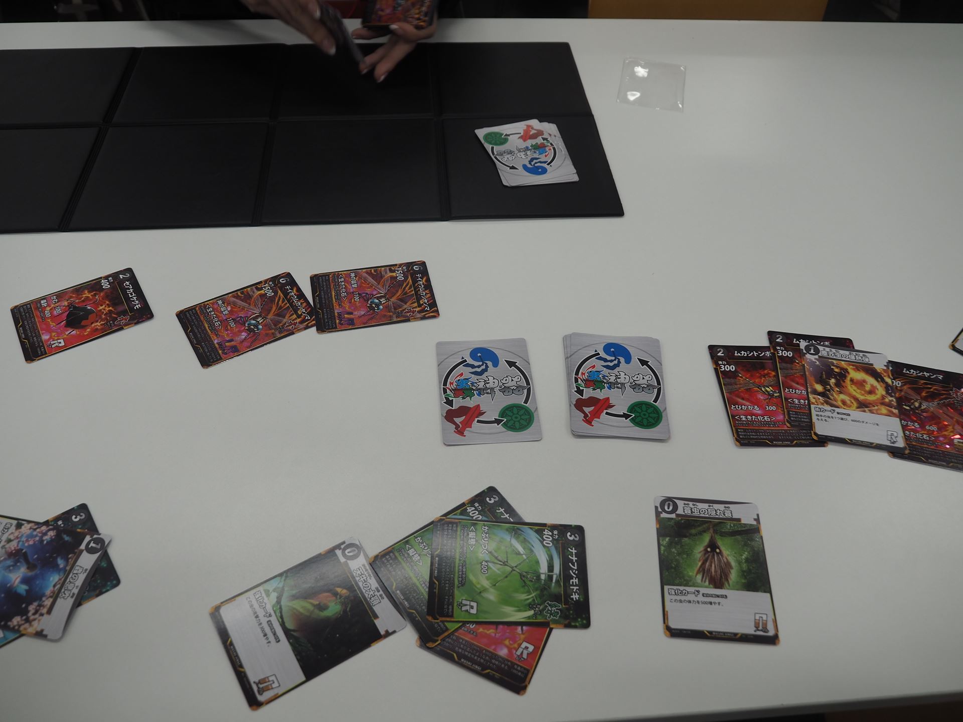 こちらも最後は3コスト軽減で、「テイオウムカシヤンマ」を1ターンに2枚出して勝利