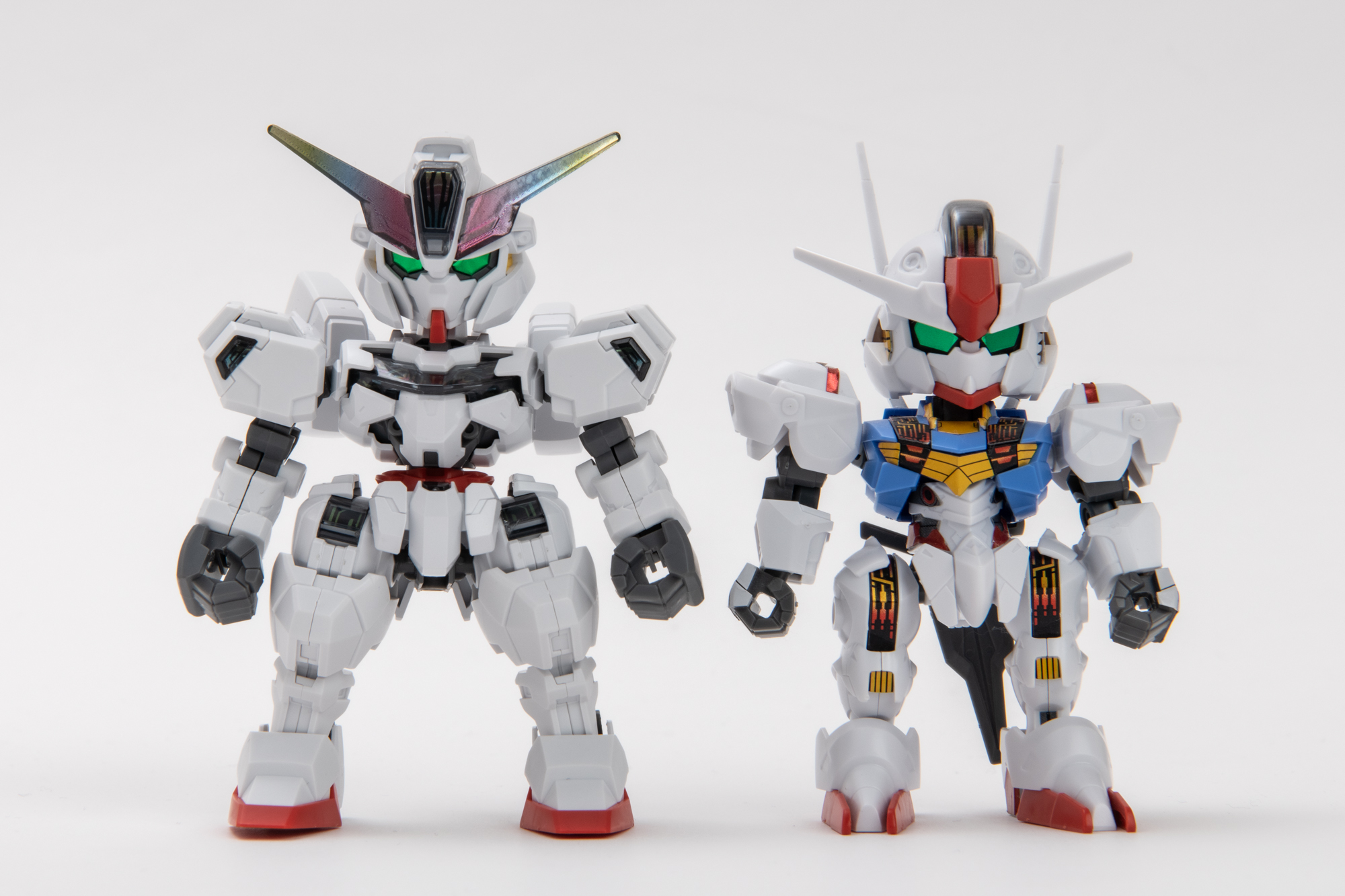 「SDガンダム EXスタンダード ガンダムエアリアル」と大きさ比較。CSフレームとSDフレームではプロポーションが大きく違います
