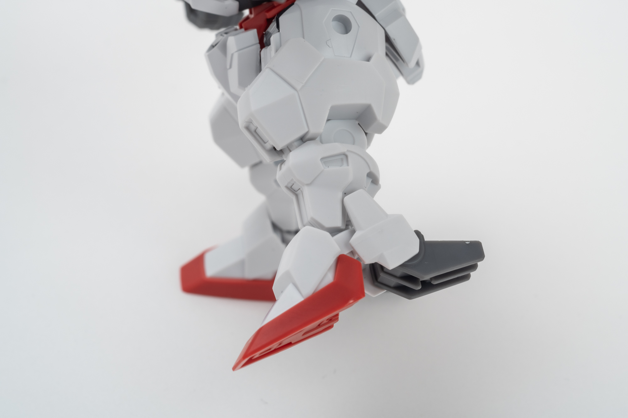 大きい武装を、しっかりと保持する手と腕がいい！