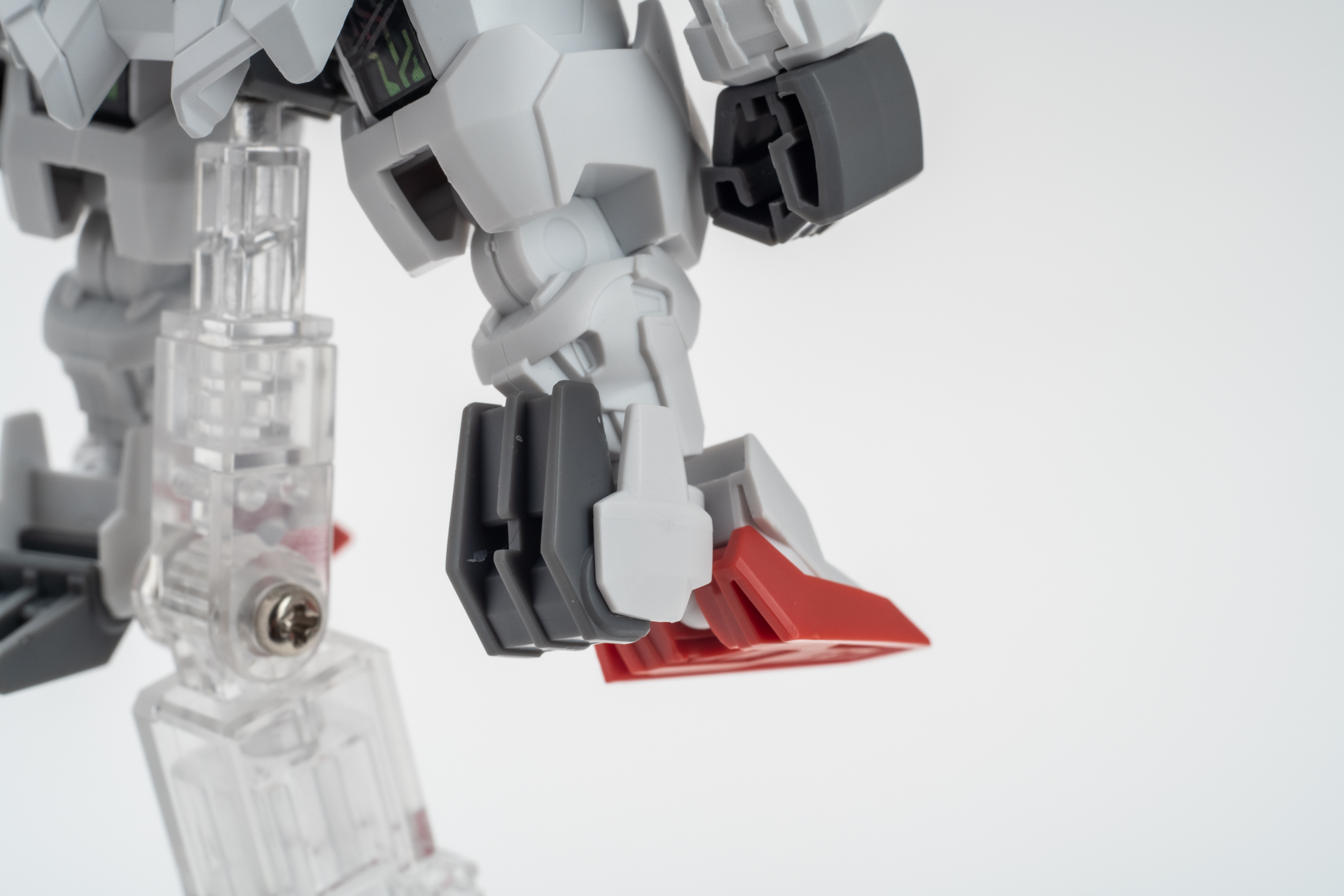 足先を折り畳むハイマニューバモードも再現！