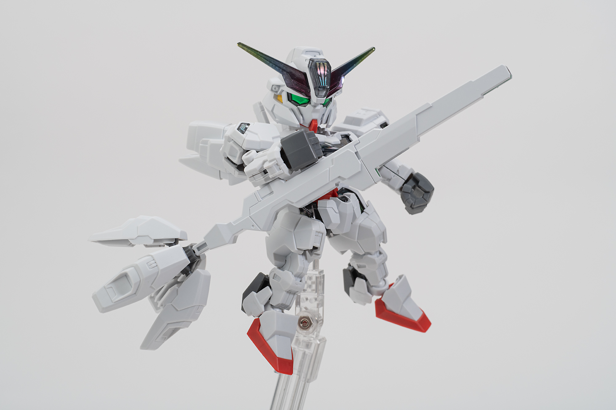 大きい武装を、しっかりと保持する手と腕がいい！