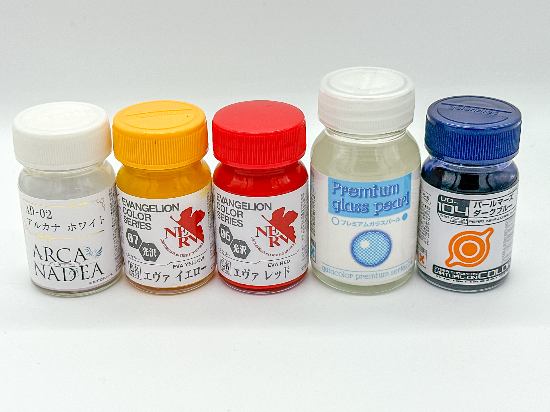 ボディの塗装に使用した塗料。エヴァンゲリオンカラー以外はパールカラーのため「GP-04 プレミアムガラスパール」でパールを追加しています。