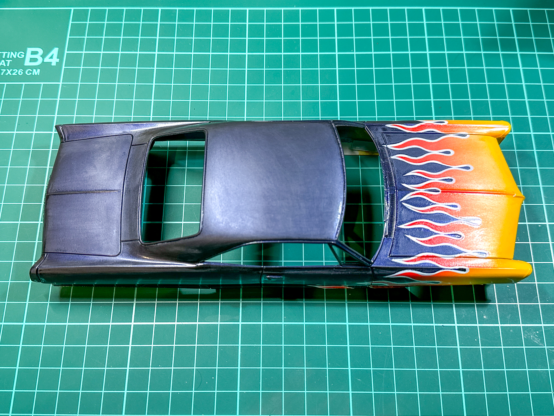 中研ぎを行なったボディパーツ。今回の中研ぎでは段差を解消することができませんでした。