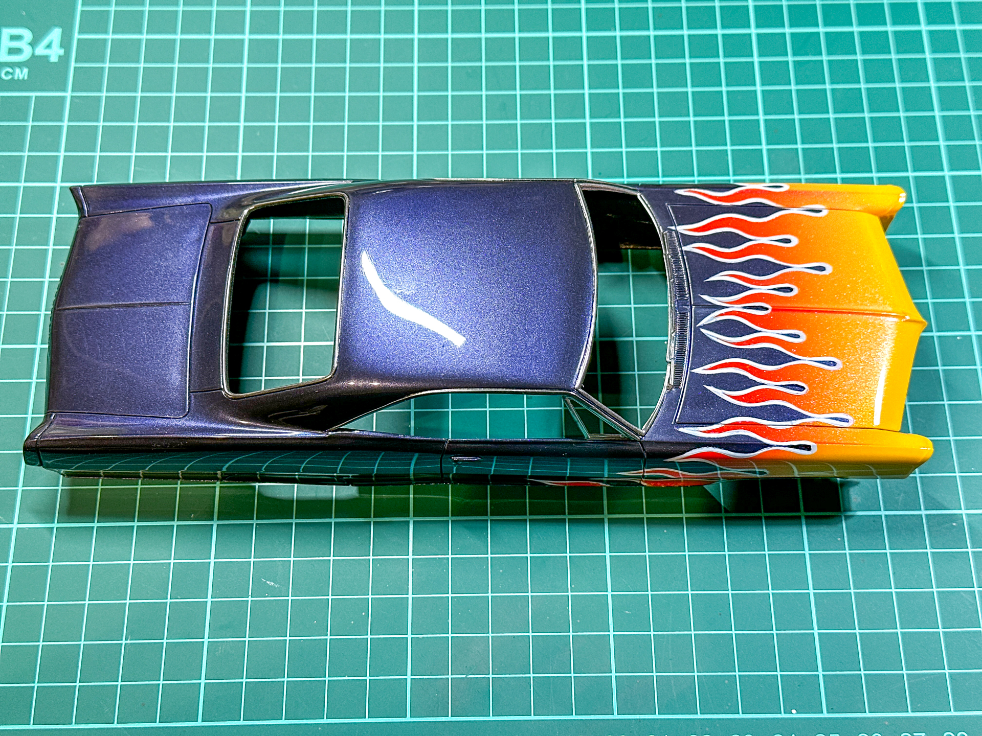 シルバーの塗分けを行なったボディパーツ。メッキシルバーの輝きがよいアクセントカラーになりました。