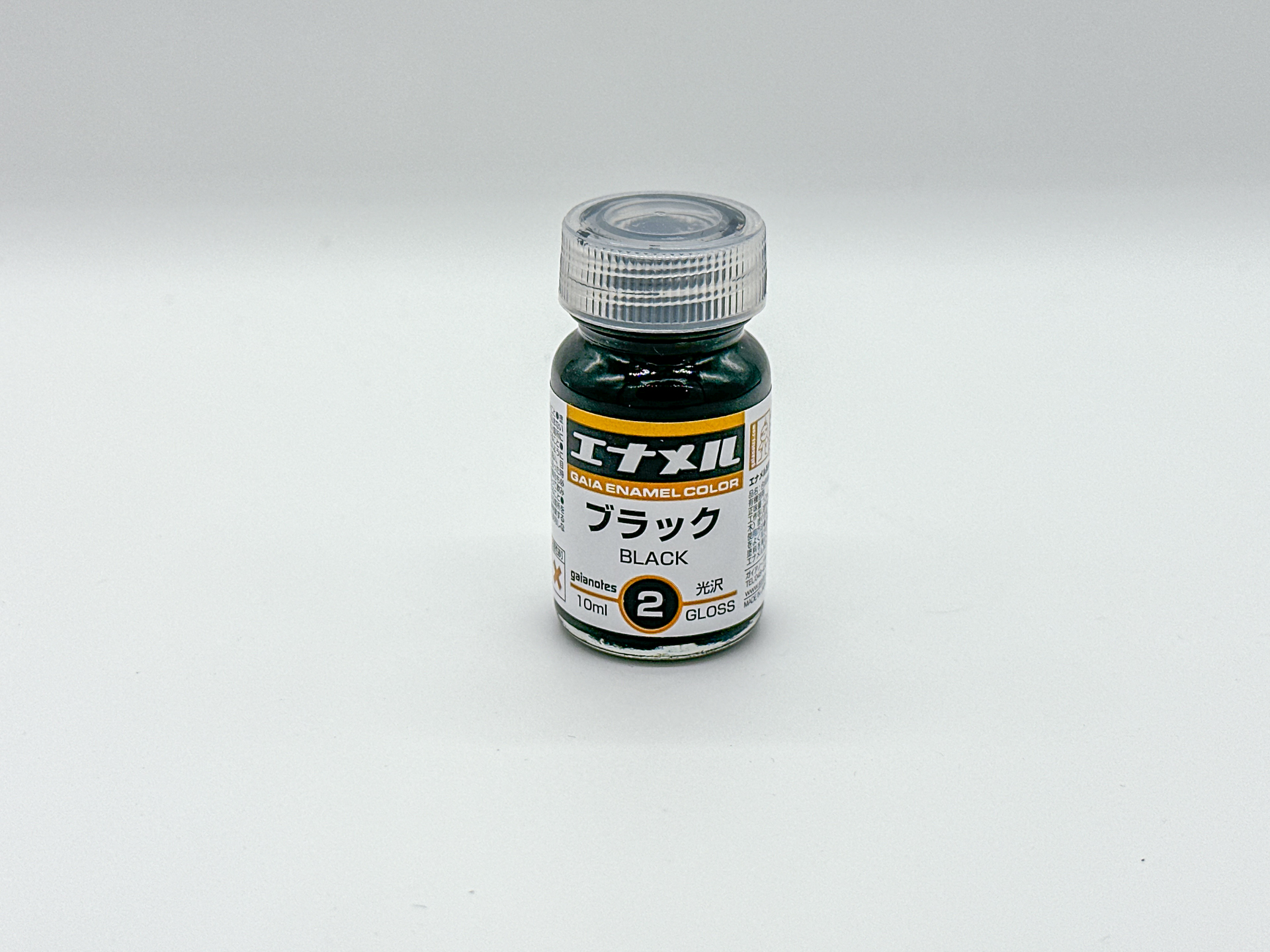 スミ入れに使用した「GE-02 ブラック」。背景色のダークブルーに合わせてブラックを選択しました。