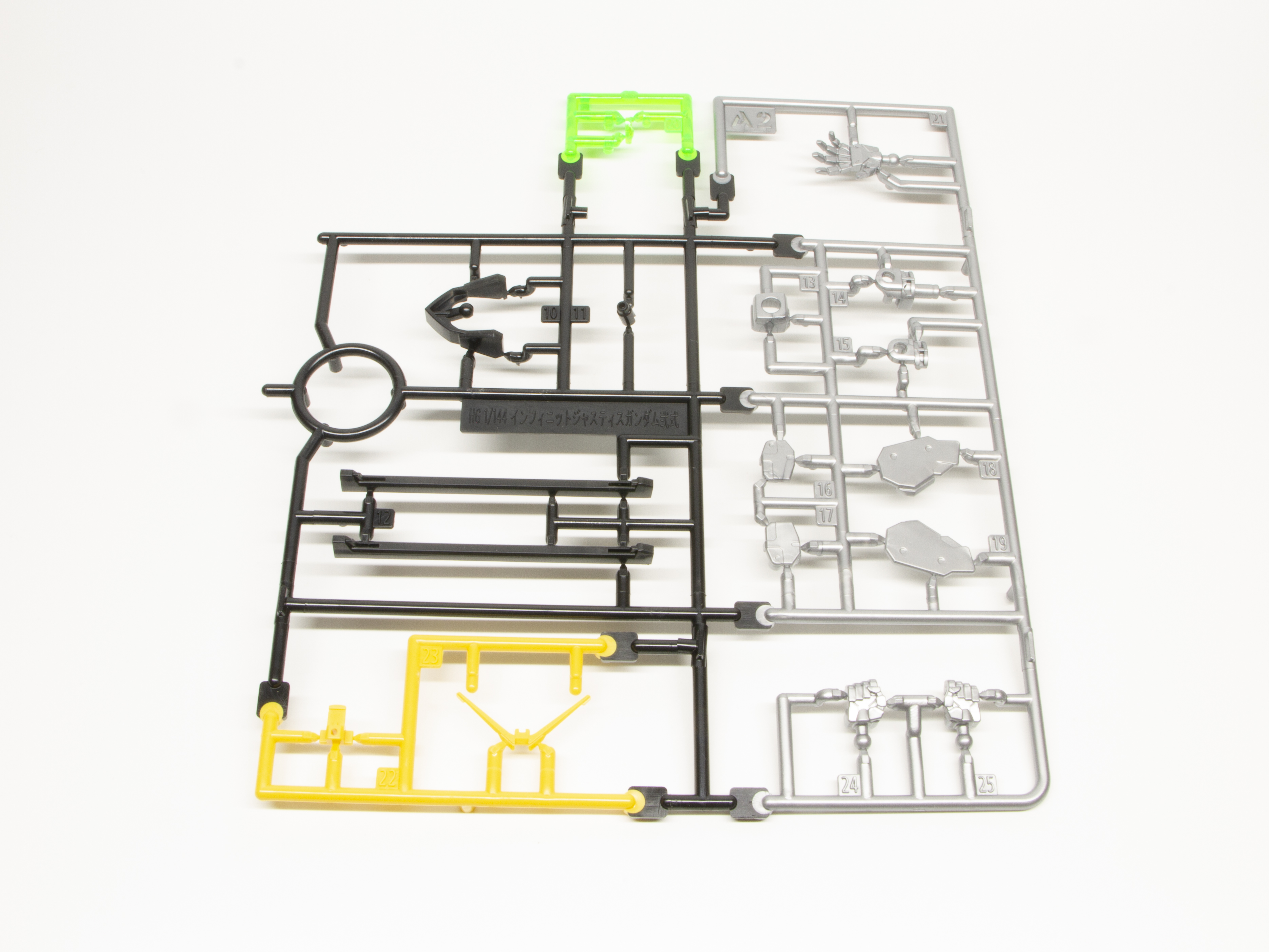 A2ランナー。シルバーのパーツとイエローのアンテナが特徴