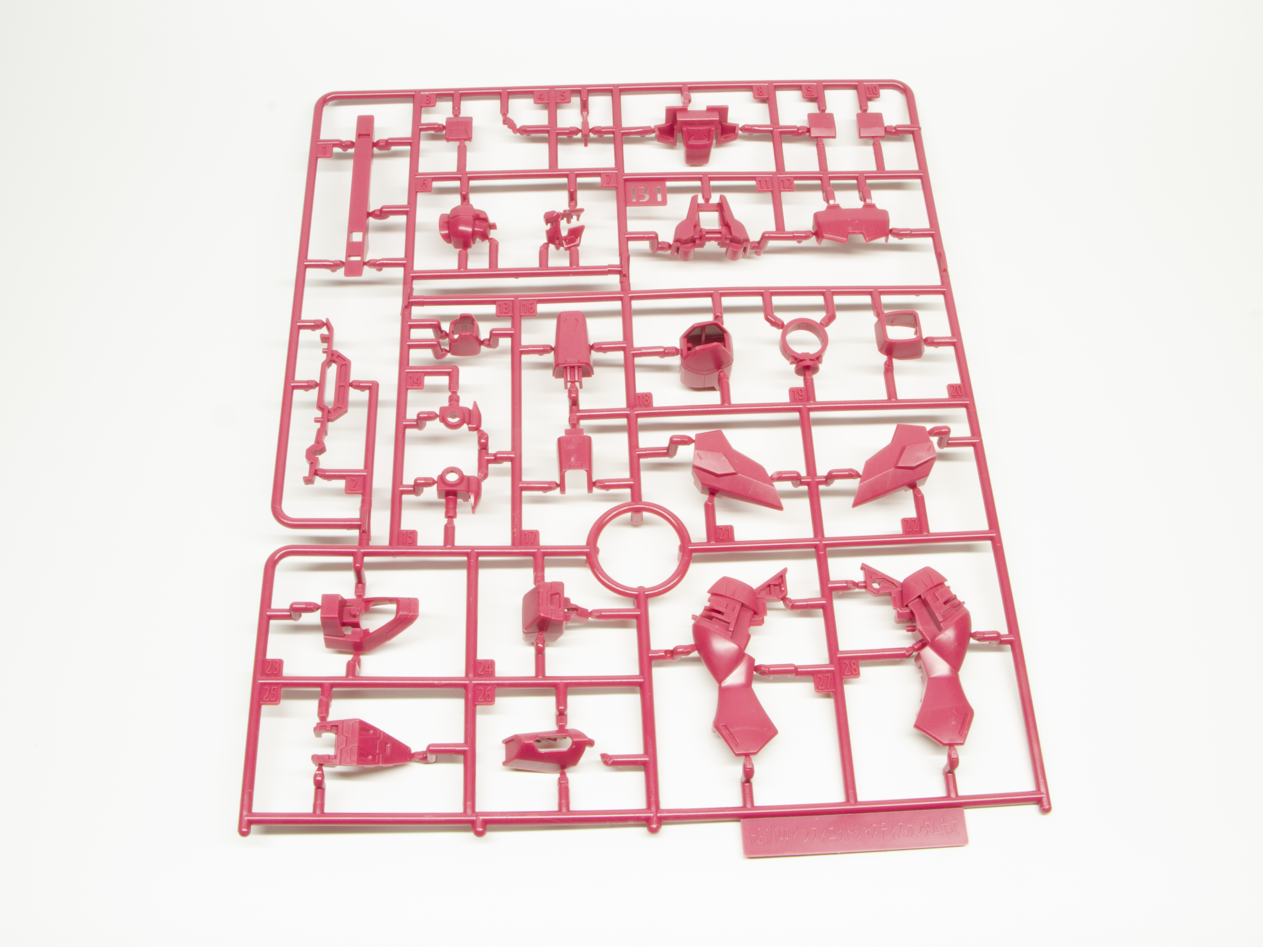 B1ランナー。これぞ「インフィニットジャスティスガンダム」という絶妙なピンク