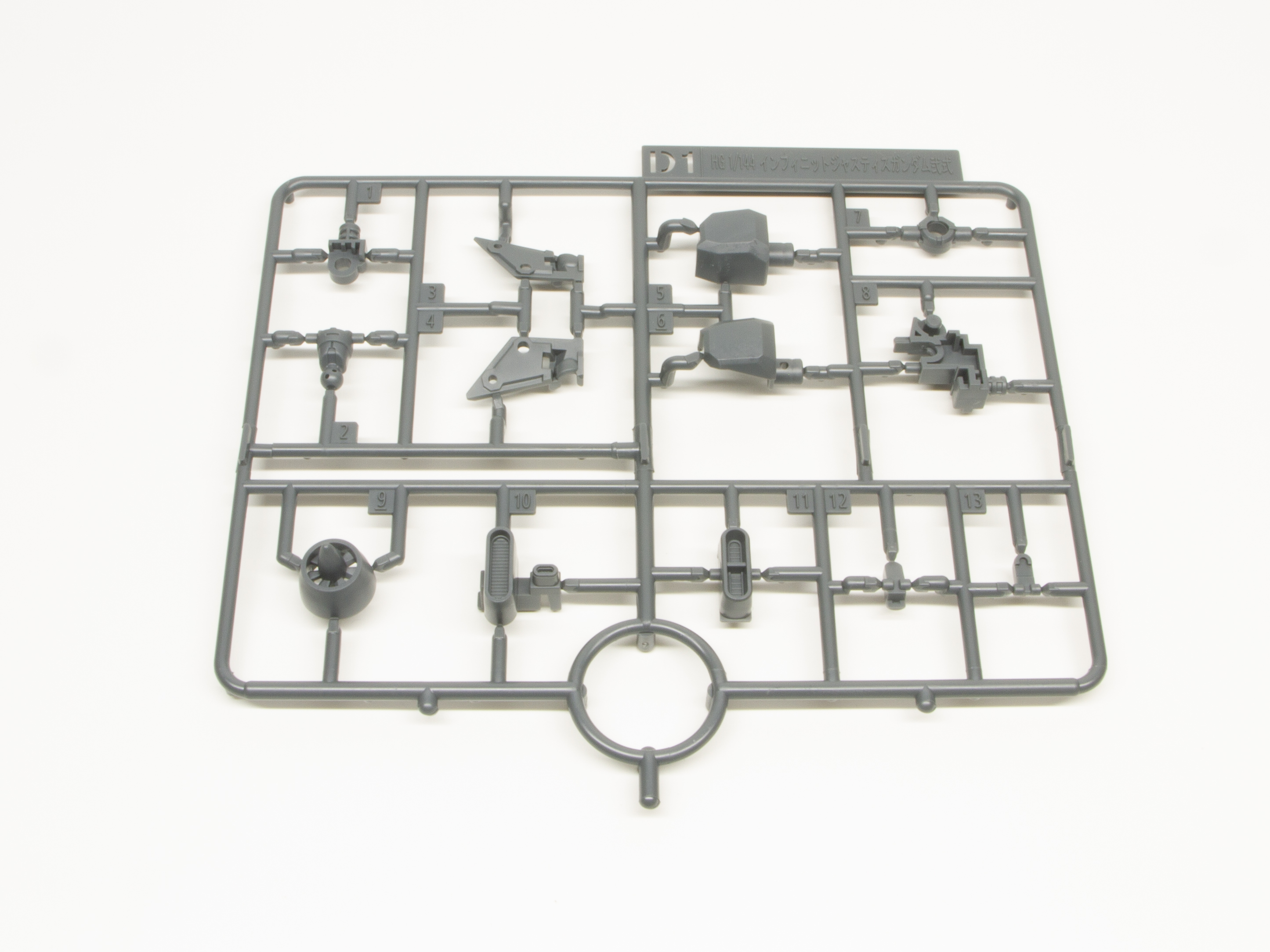 D1ランナー。主にインナーフレームやスラスター噴出口の色