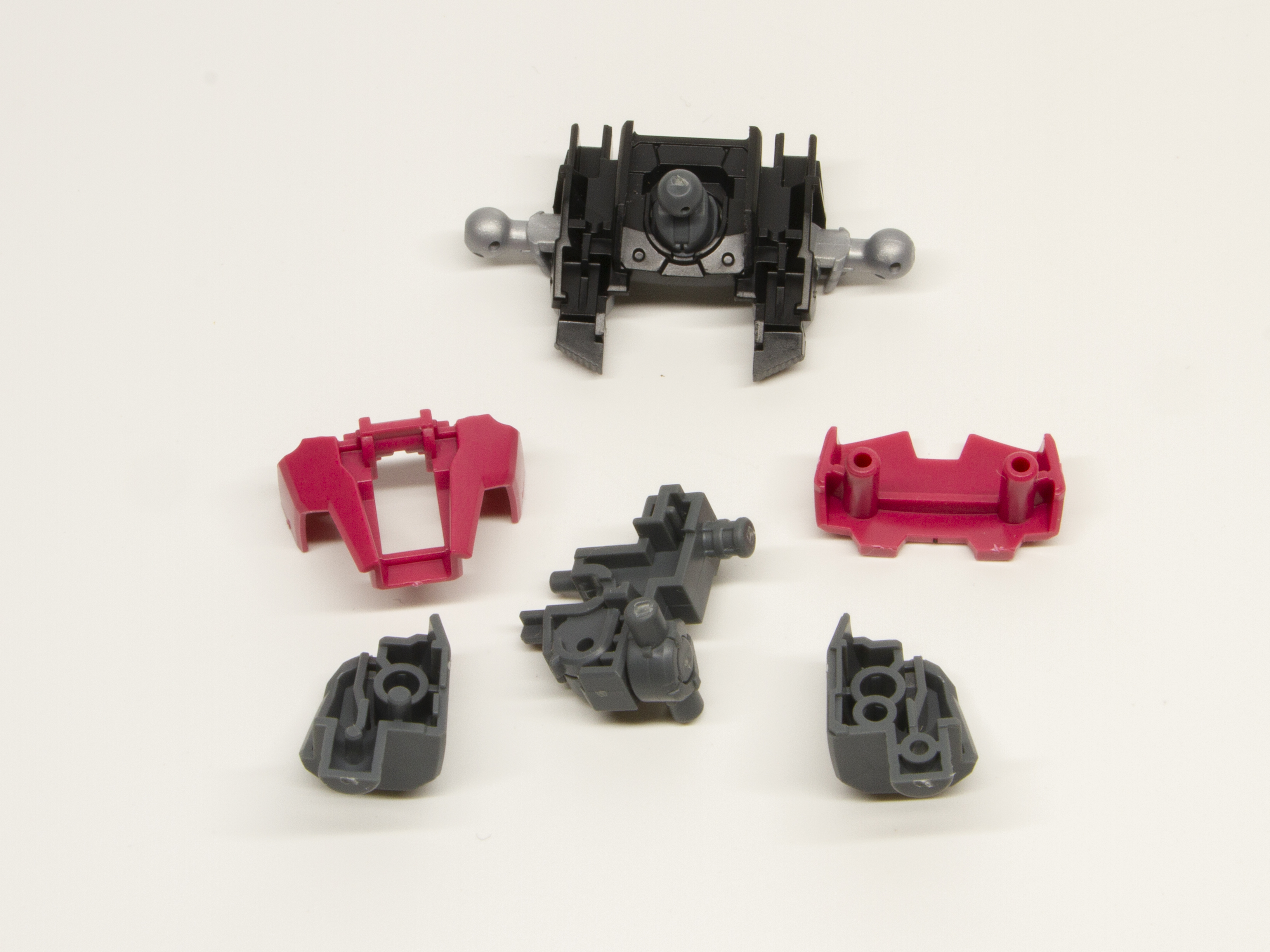 胴体フレームは隙間を設けることで可動を阻害しない仕組み