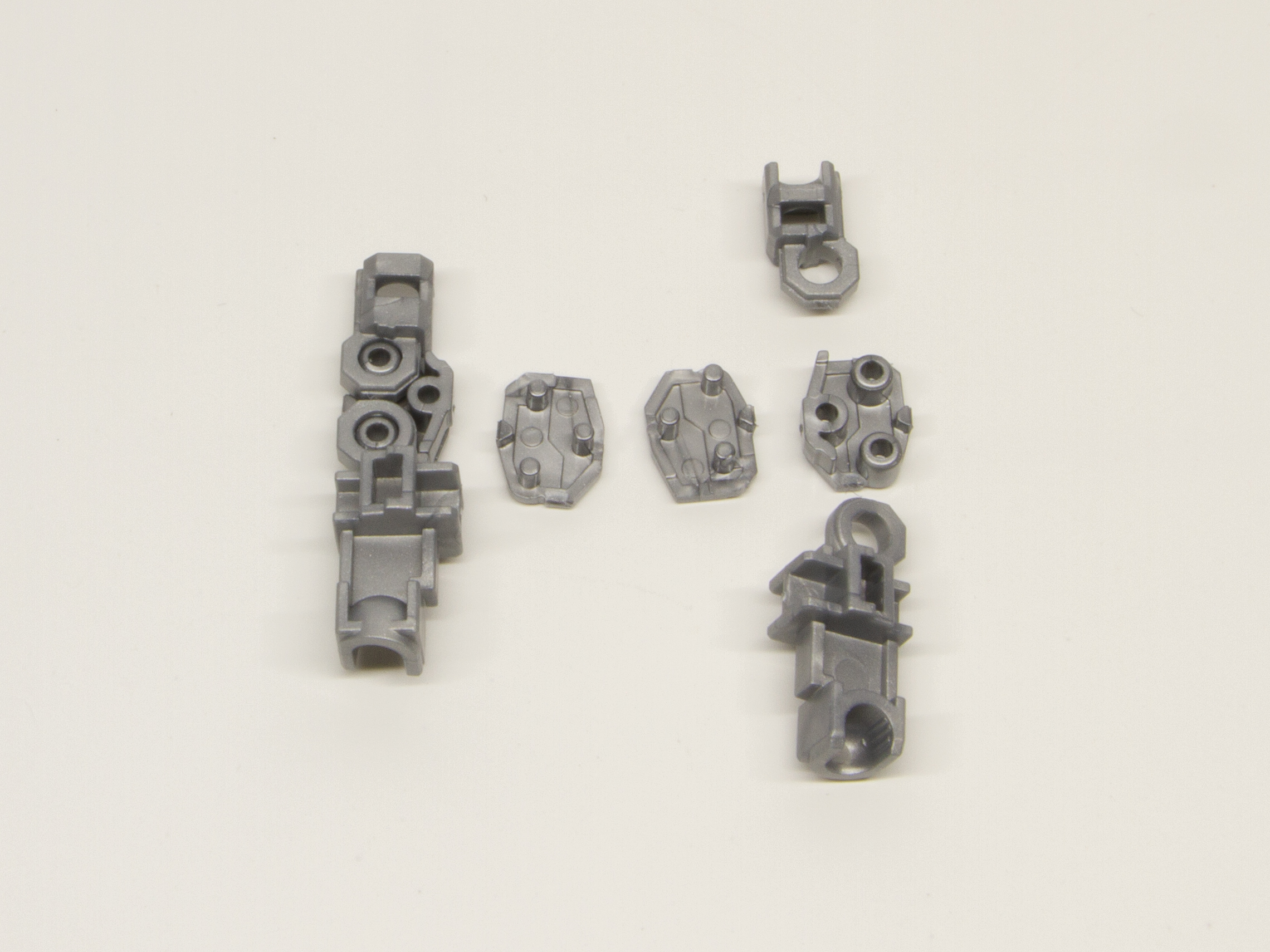 腕インナーフレームを組み立てる