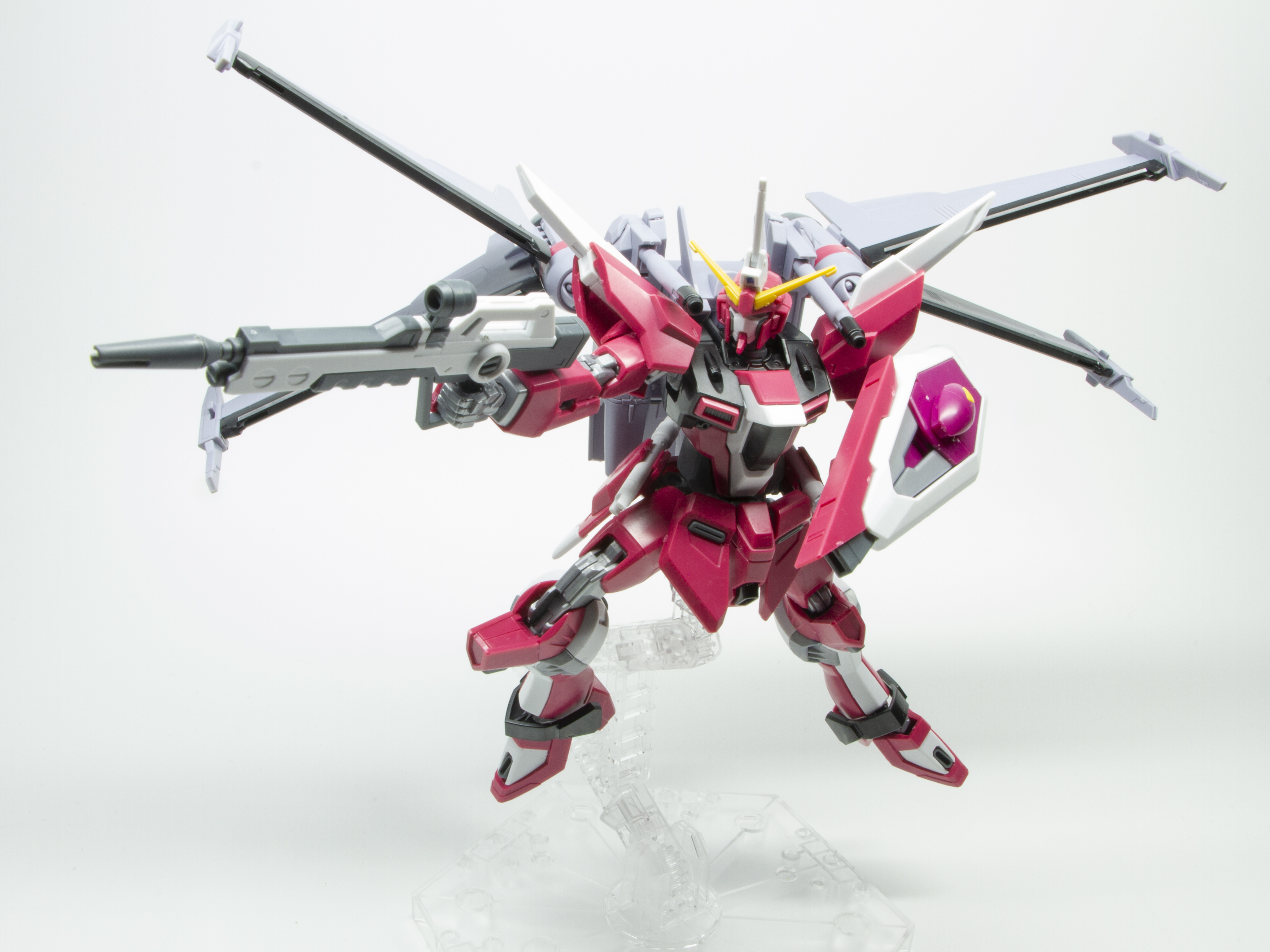 オーソドックスにビームライフルを構えた姿