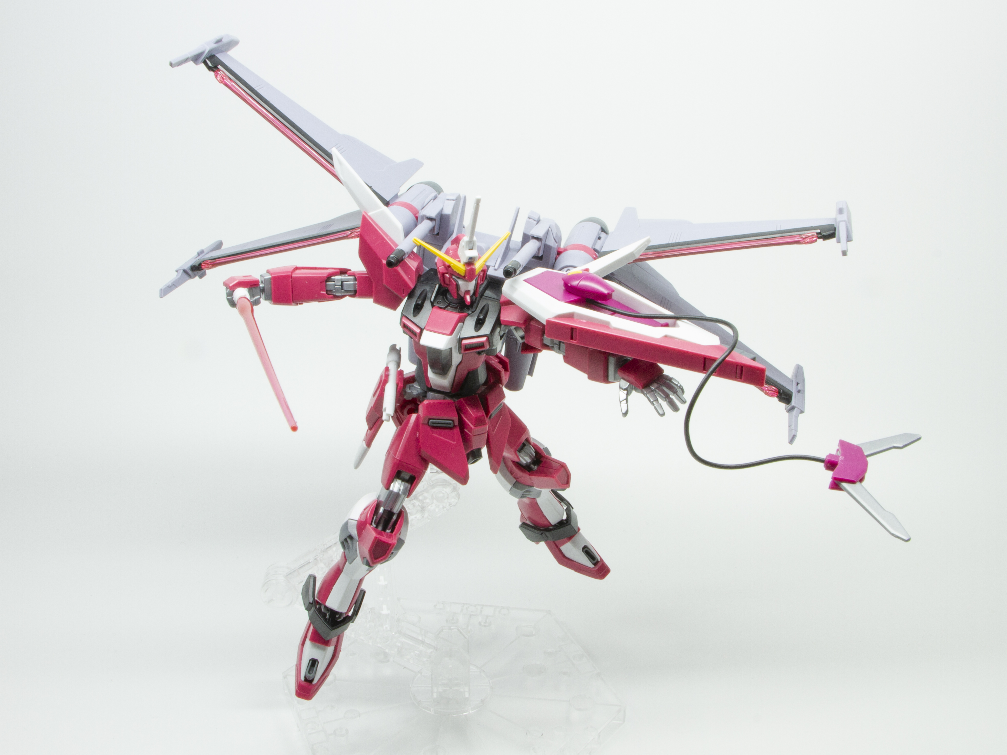 クローパーツはリード線を使うことで飛翔形態を作れる