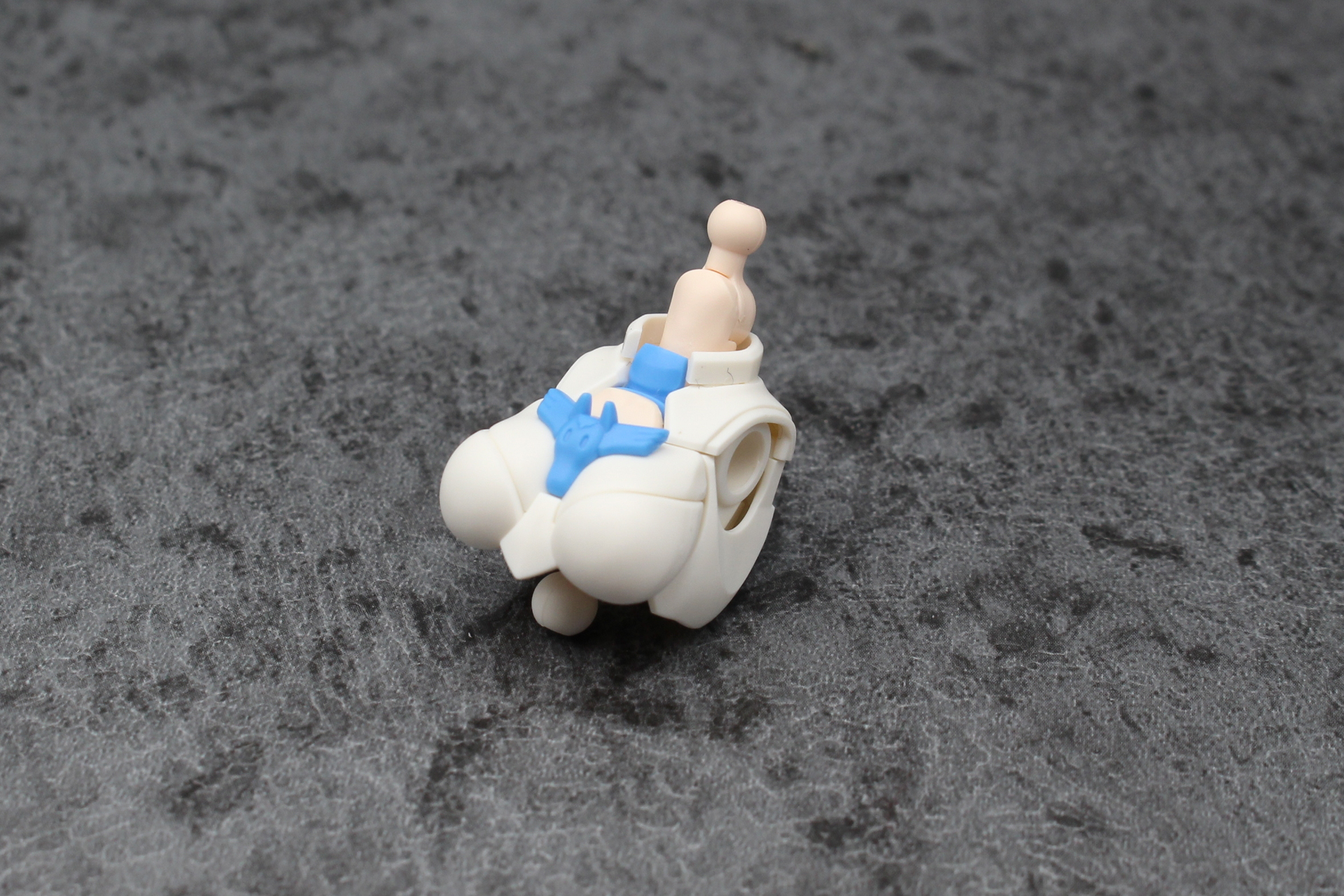 首の関節を取り付ける