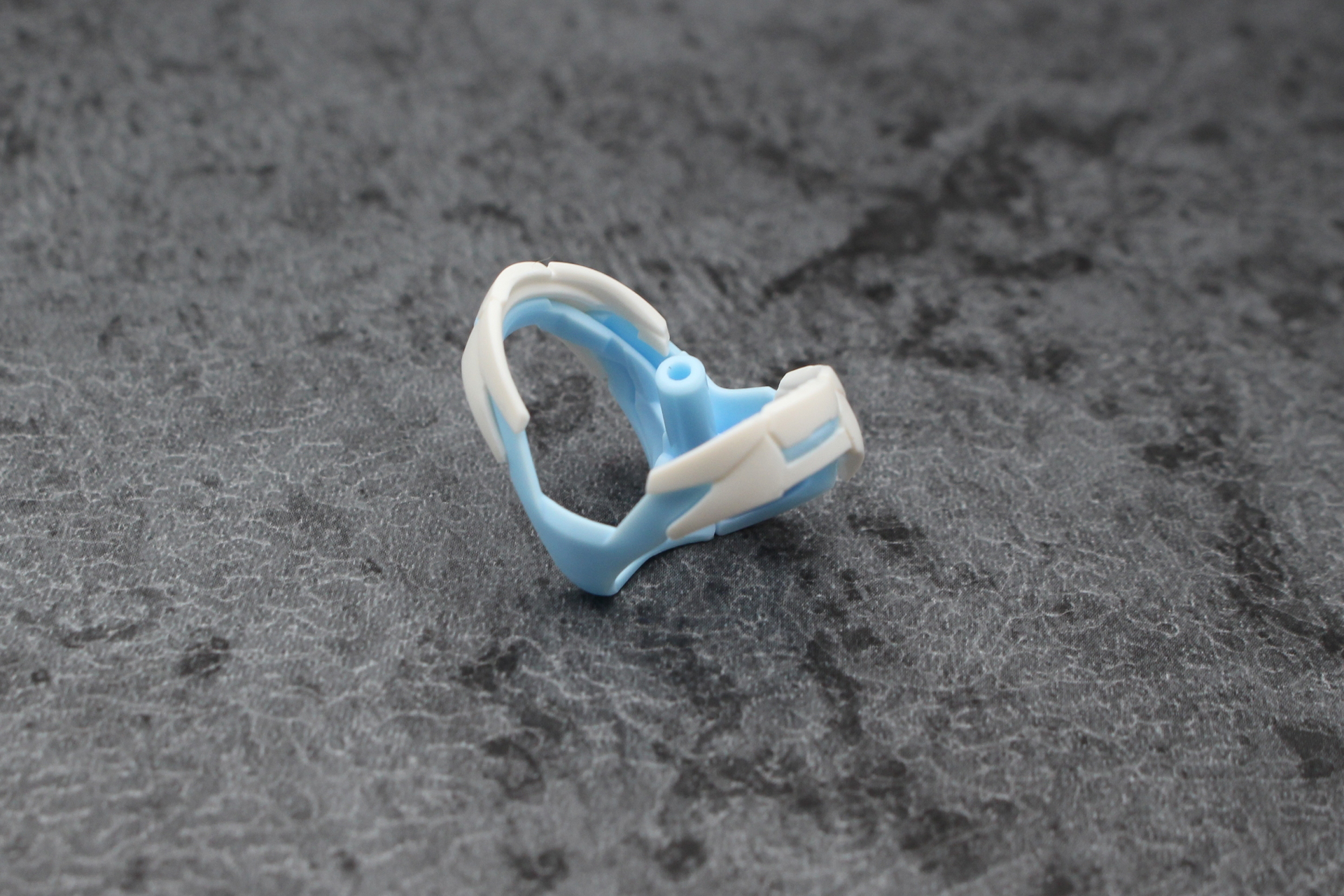 腰部の組み立て。関節、パンツの順に組み立てる