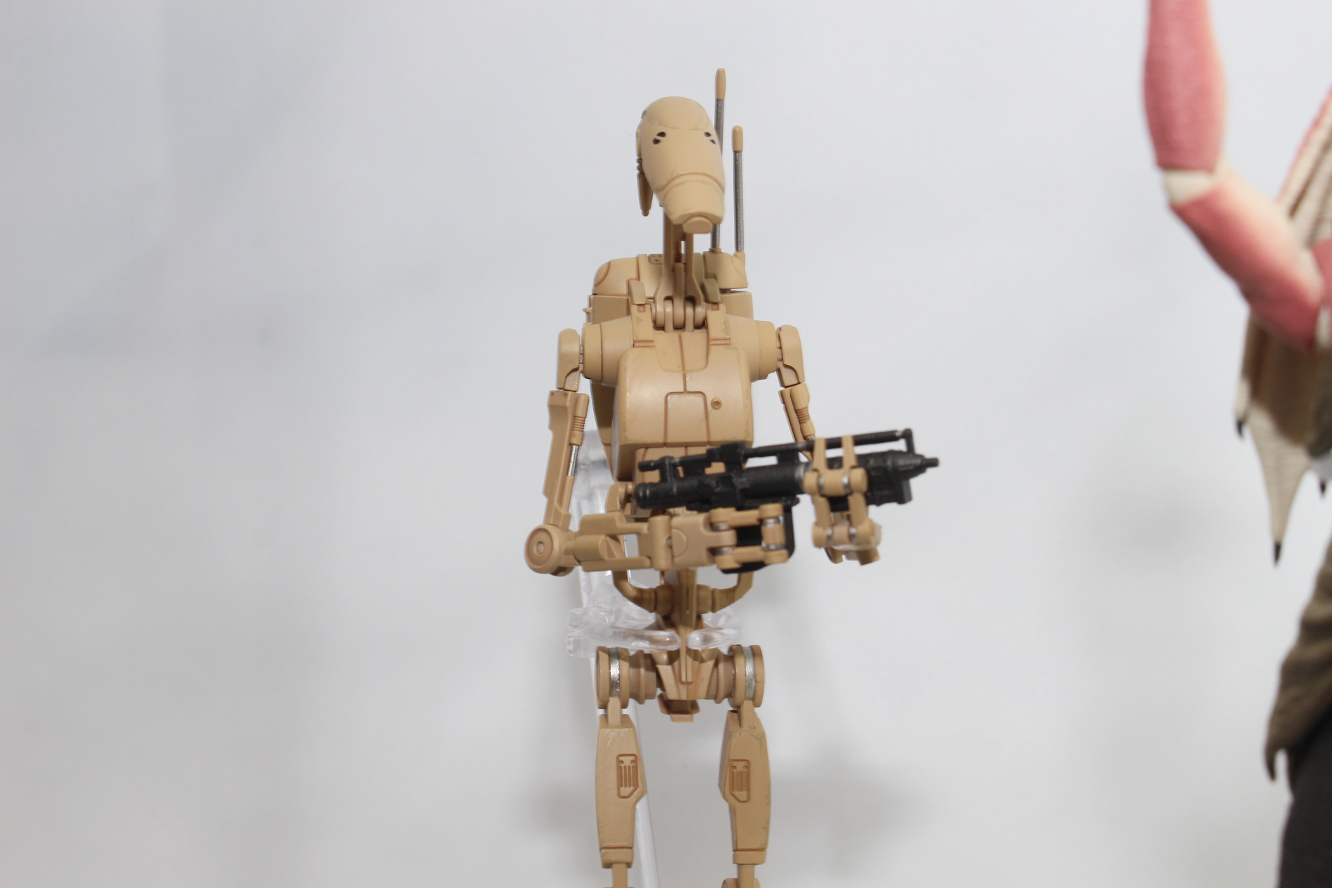 アンテナは着脱式。輸送車に収納時の姿に変形が可能だ