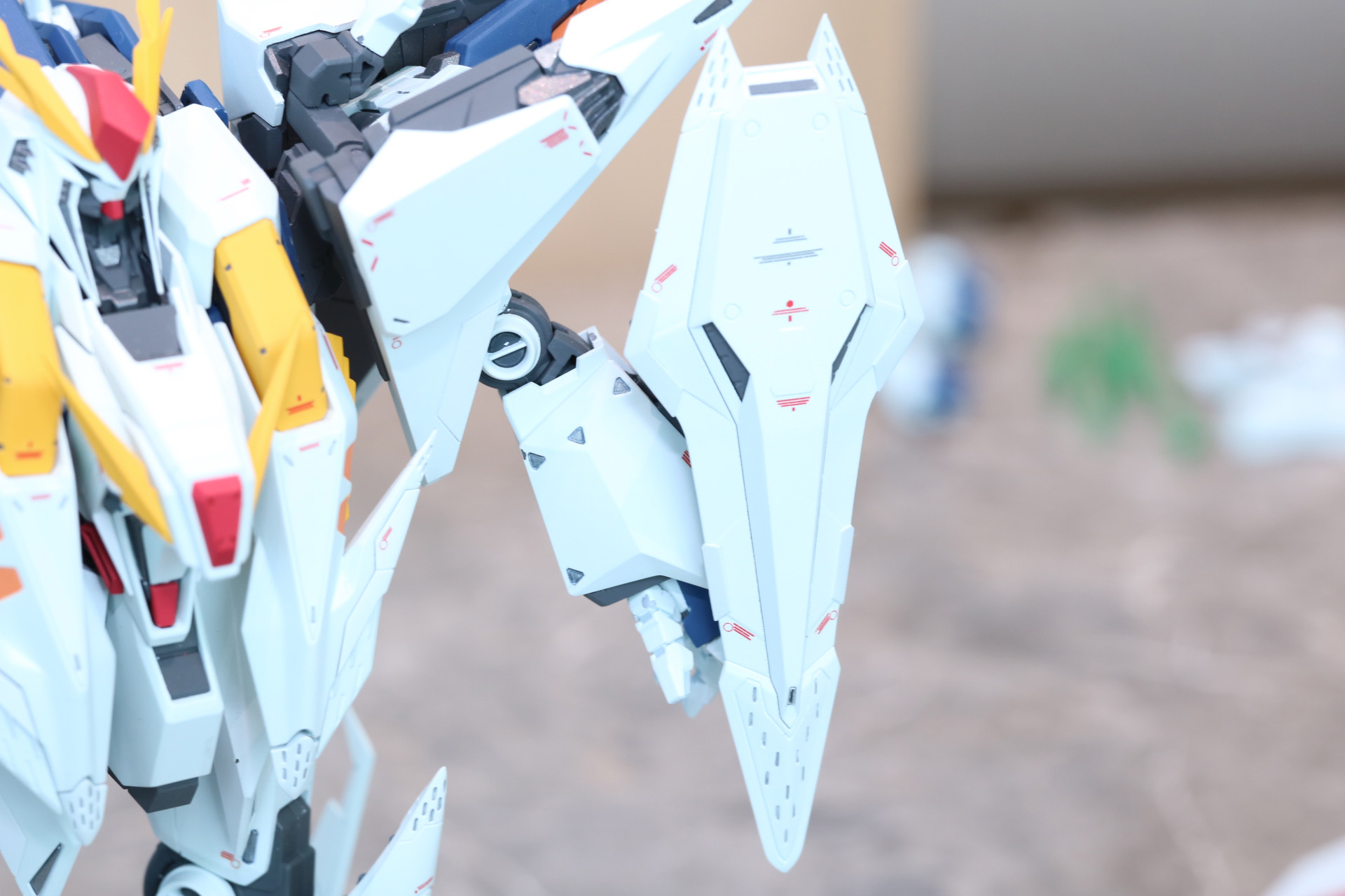 腕の前面へ配置することもできる