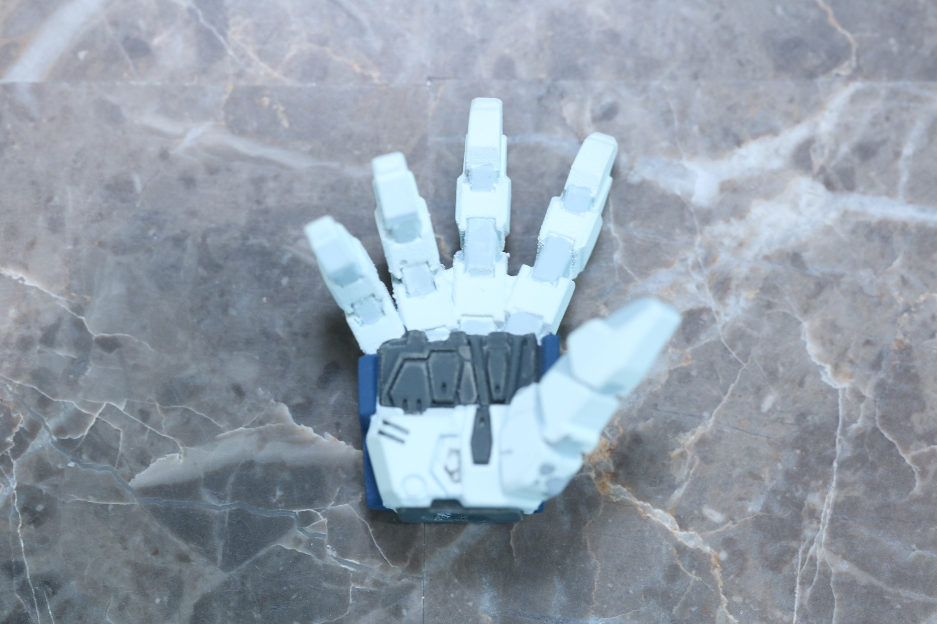 手首パーツも細かく色分け